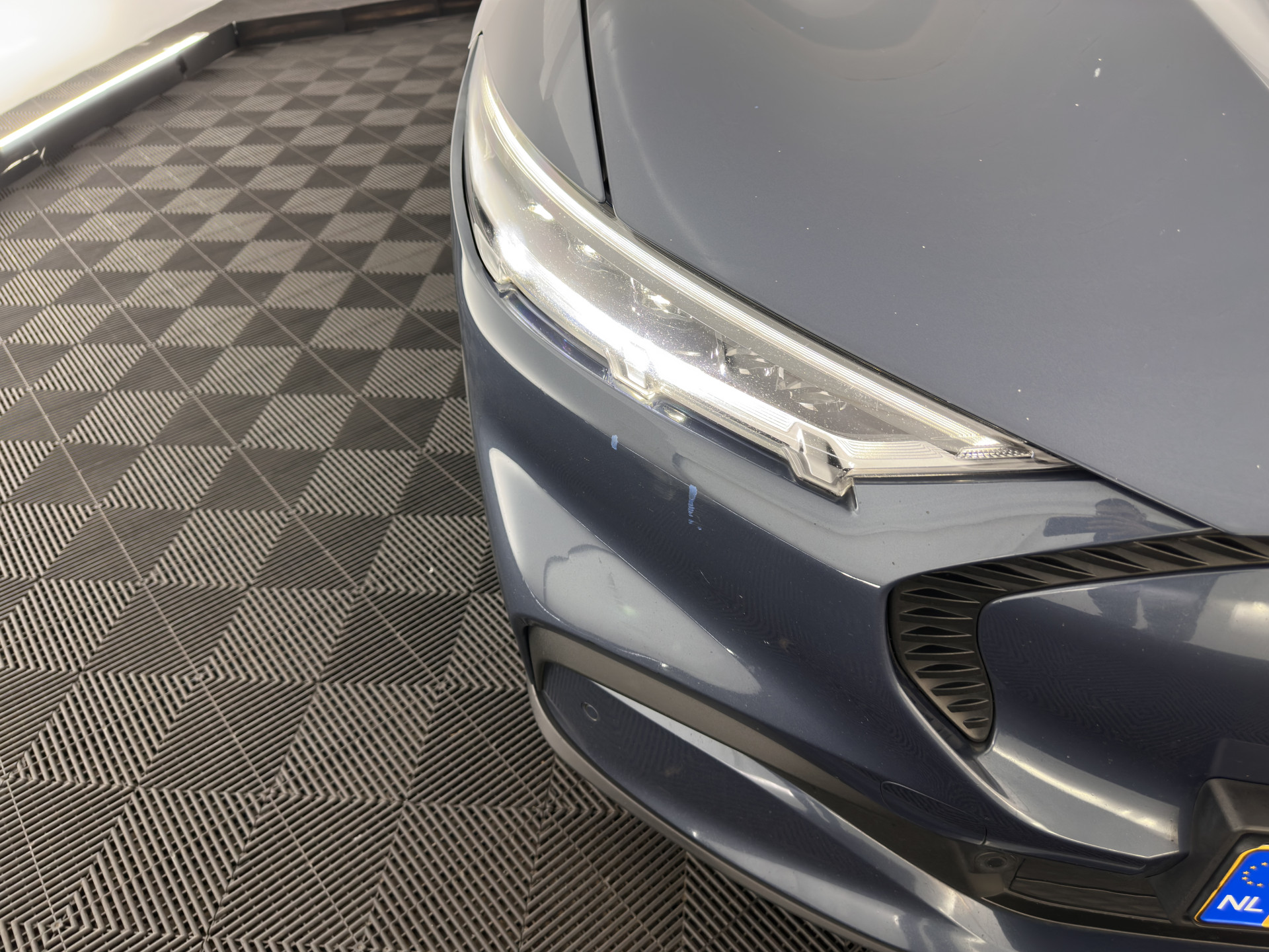 Ford Mustang Mach-E RWD 75 kWh [3-Fase ] {SOH-90%} (INCL-BTW) Aut.*LEATHER | FULL-LED | DAB | DIGI-COCKPIT | KEYLESS | NAVI-FULLMAP | CARPLAY | HEATED-COMFORTSEATS | TOPVIEW |  ADAPTIVE-CRUISE | PRIVACY-GLASS | 18'' ALU*