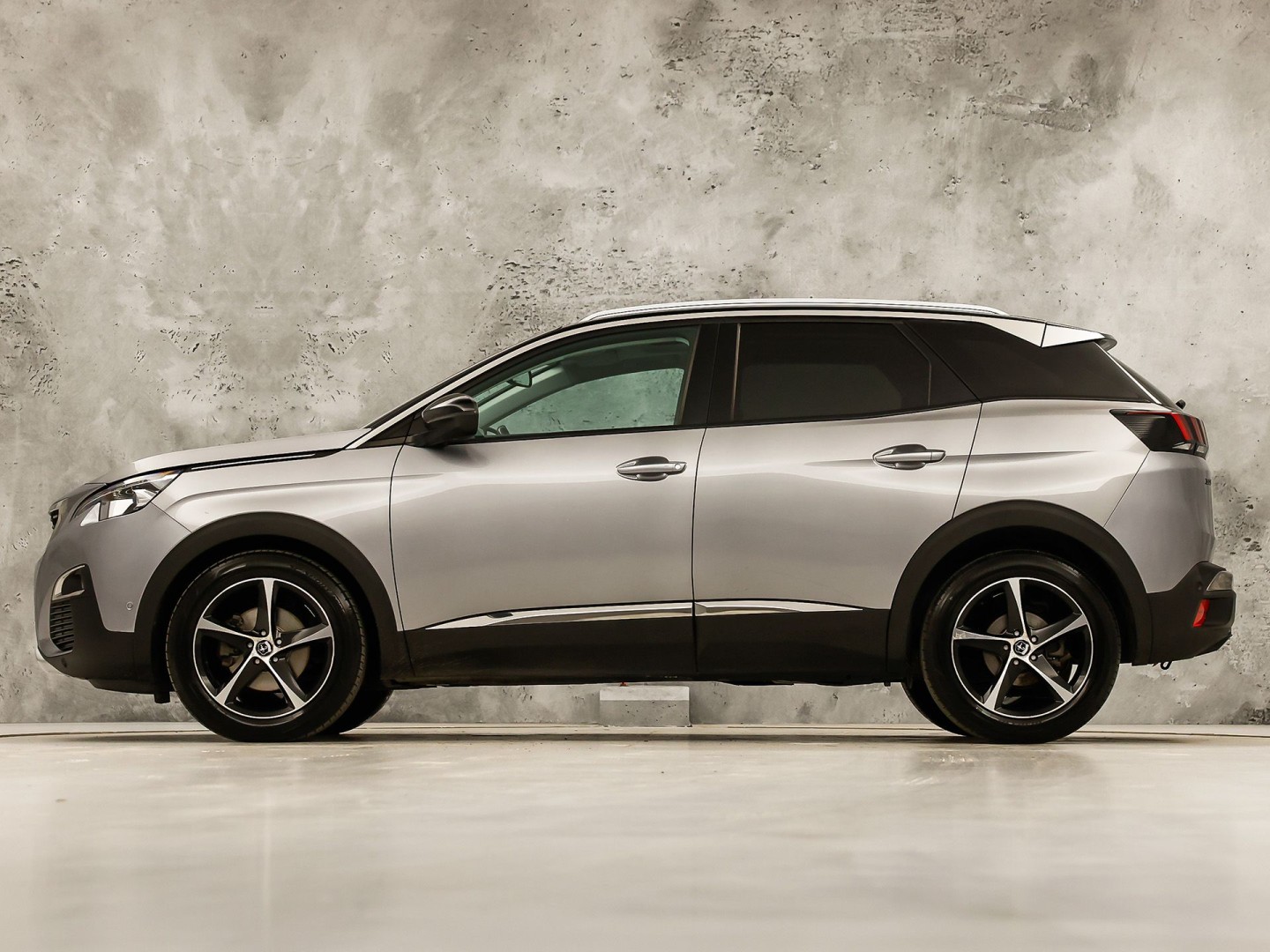 Peugeot 3008 1.2 PureTech Sport Automaat (PANORAMADAK, APPLE CARPLAY, GROOT NAVI, 360 CAMERA, LEDER, STOELVERWARMING, SPORTSTOELEN, GETINT GLAS, KEYLESS, DRIVE SELECT, NIEUWSTAAT)
