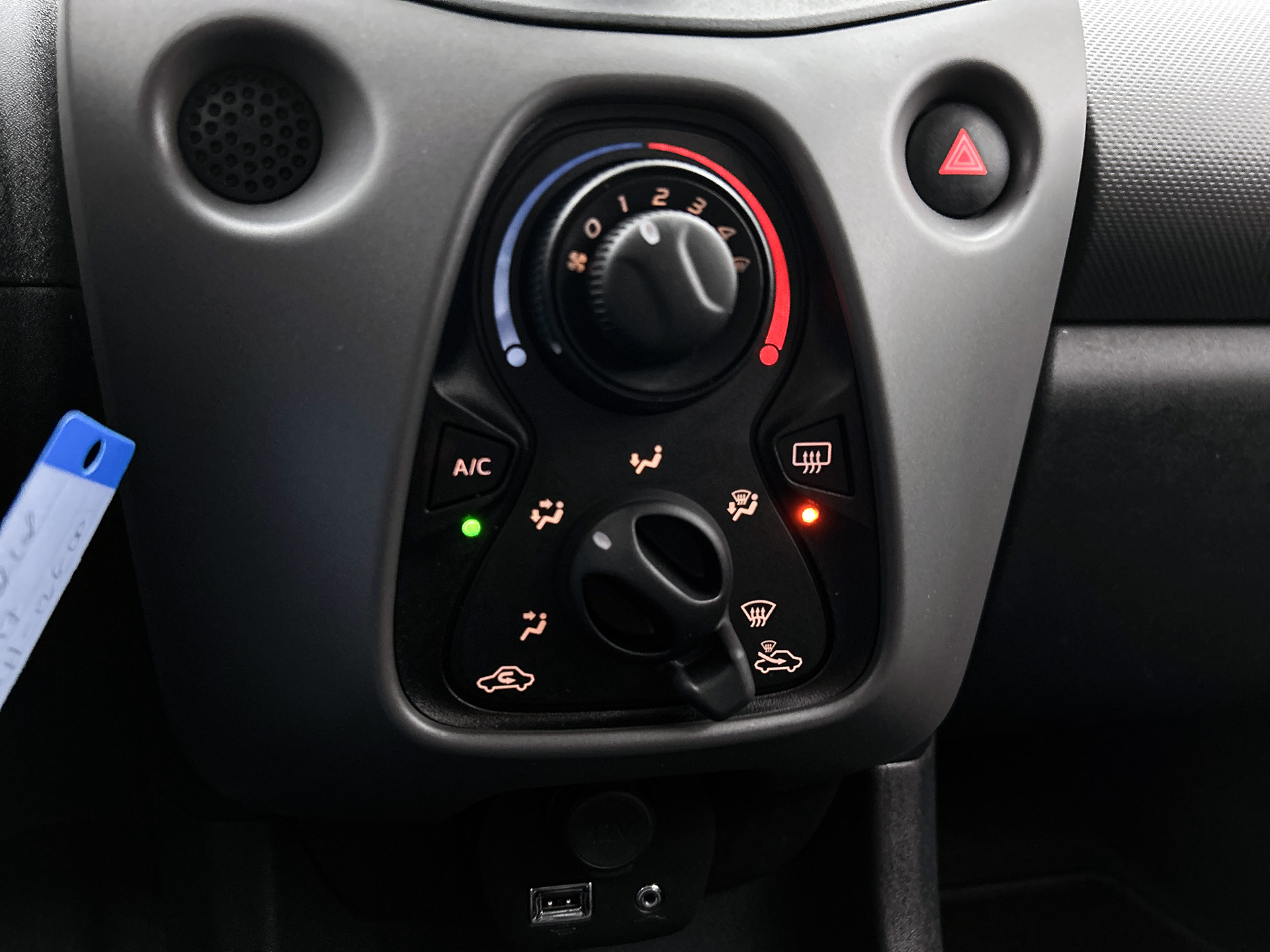 Peugeot 108 1.0 e-VTi Active | LM VELGEN | DEALER ONDERHOUDEN | ELEKTR. SPIEGELS + RAMEN | AIRCO | BLUETOOTH