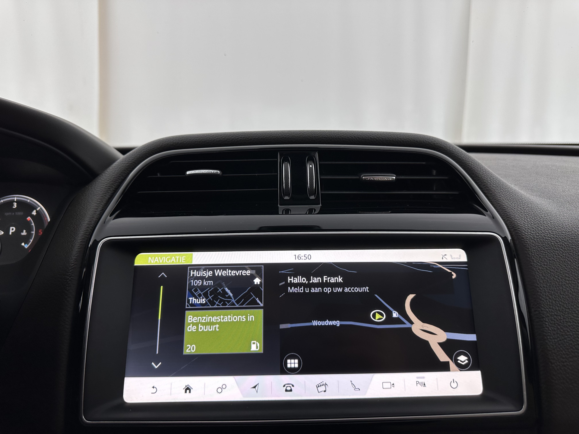 Jaguar F-PACE 2.0 Portfolio AWD 20d Aut. *PANO | DIGI-COCKPIT | XENON | LEATHER | KEYLESS | MERIDIAN-SOUND | NAVI-FULLMAP | ECC | PDC | CRUISE | 19''ALU*