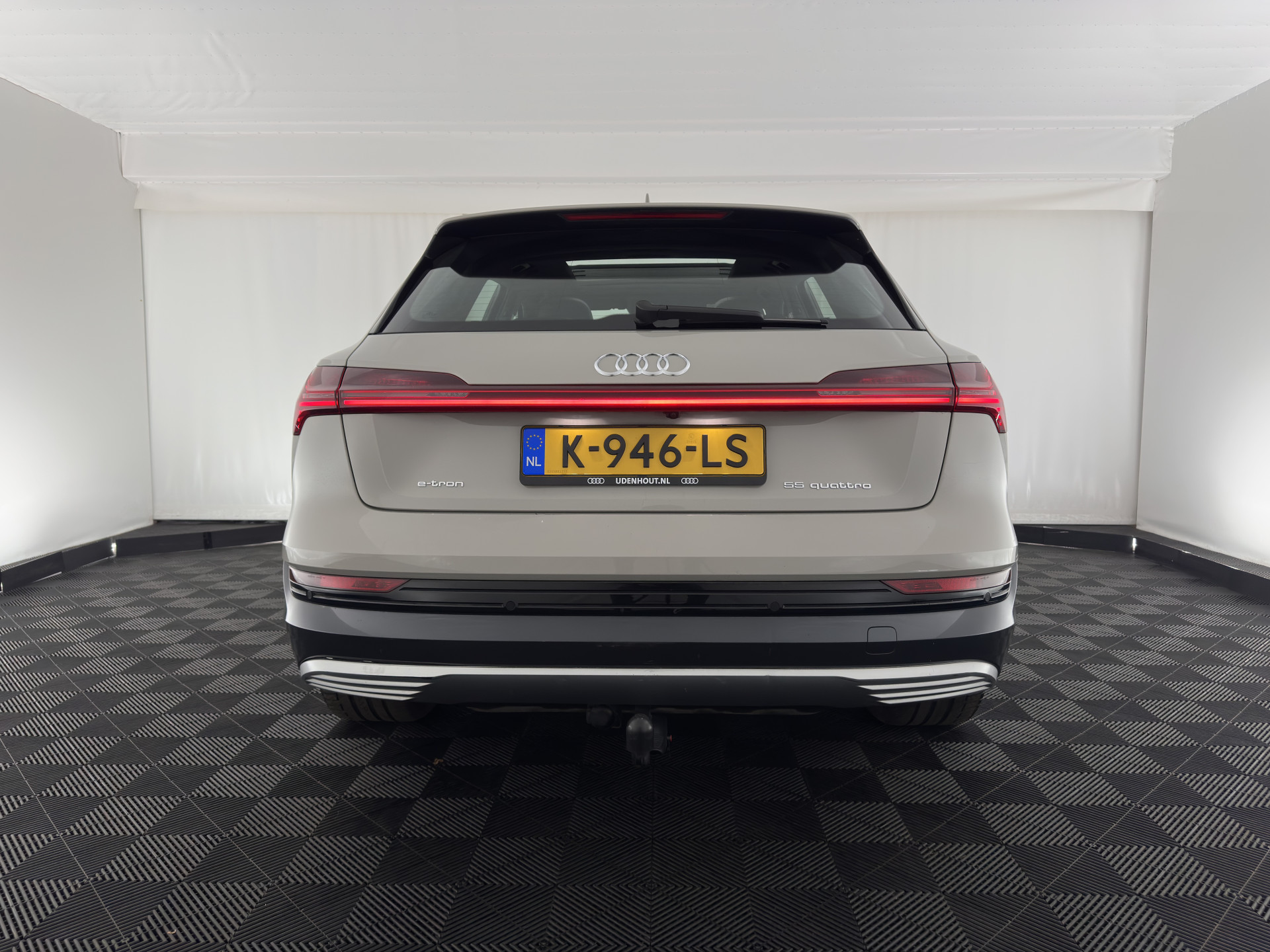 Audi e-tron 55 quattro advanced 95 kWh [ 3-Fase ] (INCL-BTW) *PANO | LUXURY-LEATHER | ADAPTIVE-CRUISE | FULL-LED | DIGI-COCKPIT | KEYLESS | MEMORY-PACK | AIR-SUSPENSION | CAMERA | AMBIENT-LIGHT |  NAVI-FULLMAP | SHIFT-PADDLES | DAB+ | COMFOR