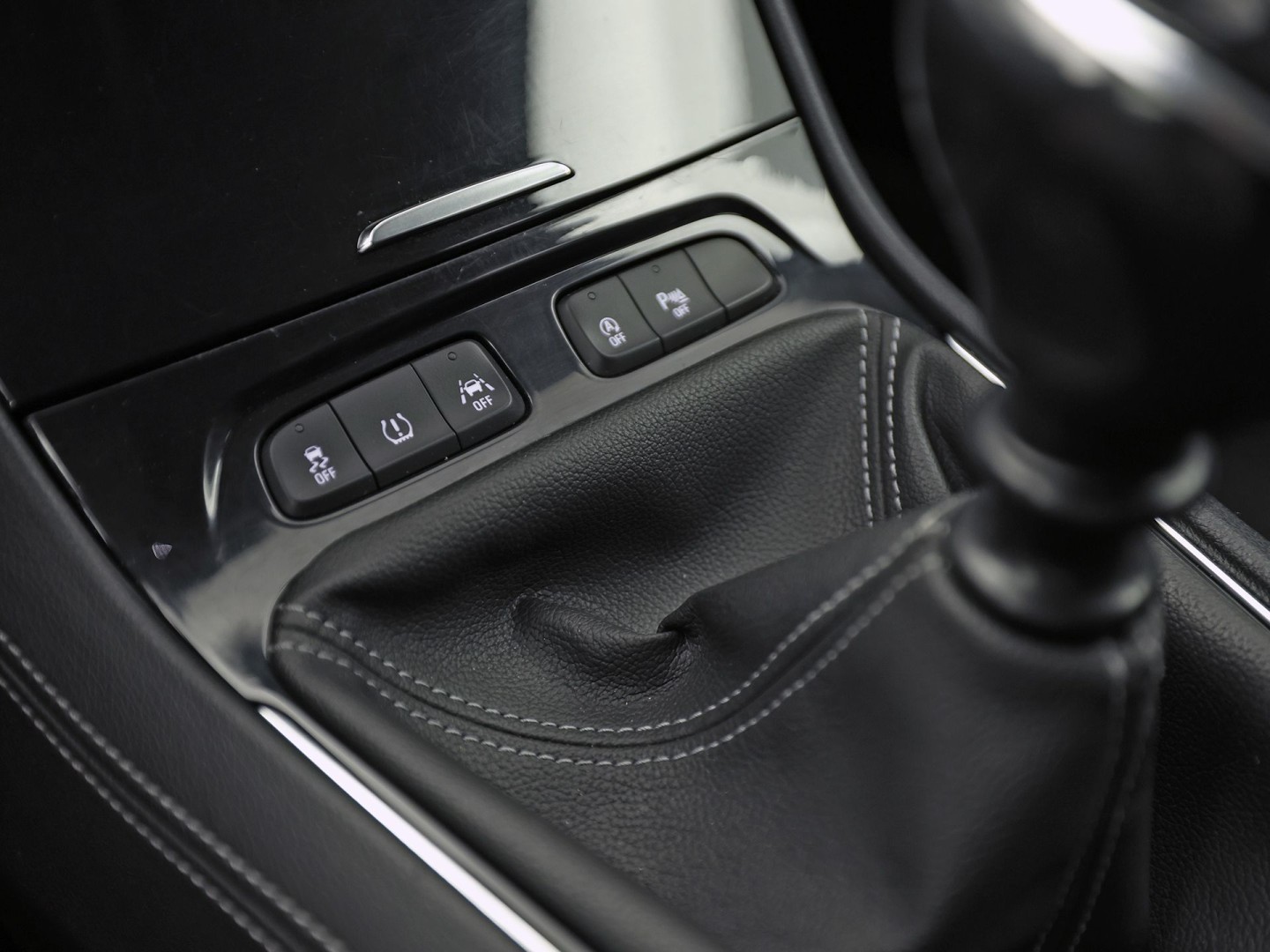 Opel Grandland X 1.2 Turbo Innovation Sport (APPLE CARPLAY, STOELKOELING/VERWARMING, MEMORY SEAT, 360 CAMERA, LEDER, GETINT GLAS, STUURWIEL VERWARMD, NIEUWE APK, NIEUWSTAAT)