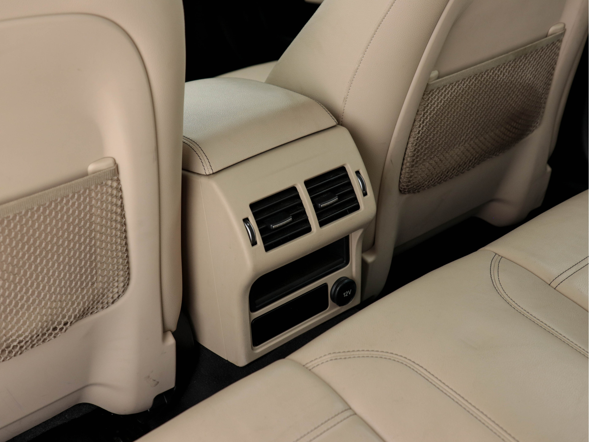 Jaguar XE 2.0 D Portfolio (INCL-BTW) Aut. *LEATHER | NAVI-FULLMAP | BI-XENON | CAMERA | ECC | COMFORT-SEATS | SHIFT-PADDLES | PDC | JAGUAR-AUDIO | CRUISE | LANE-ASSIST | TOWBAR | 18"ALU*