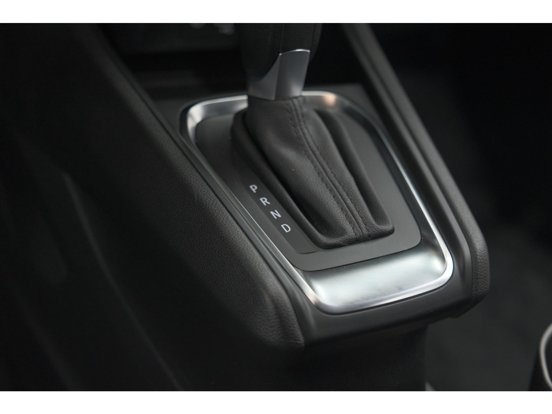 Renault Captur Mild Hybrid 140 EDC Techno | Trekhaak | 360 Camera | 9.3 Inch Grootscherm | Apple Carplay | Parkeersensoren