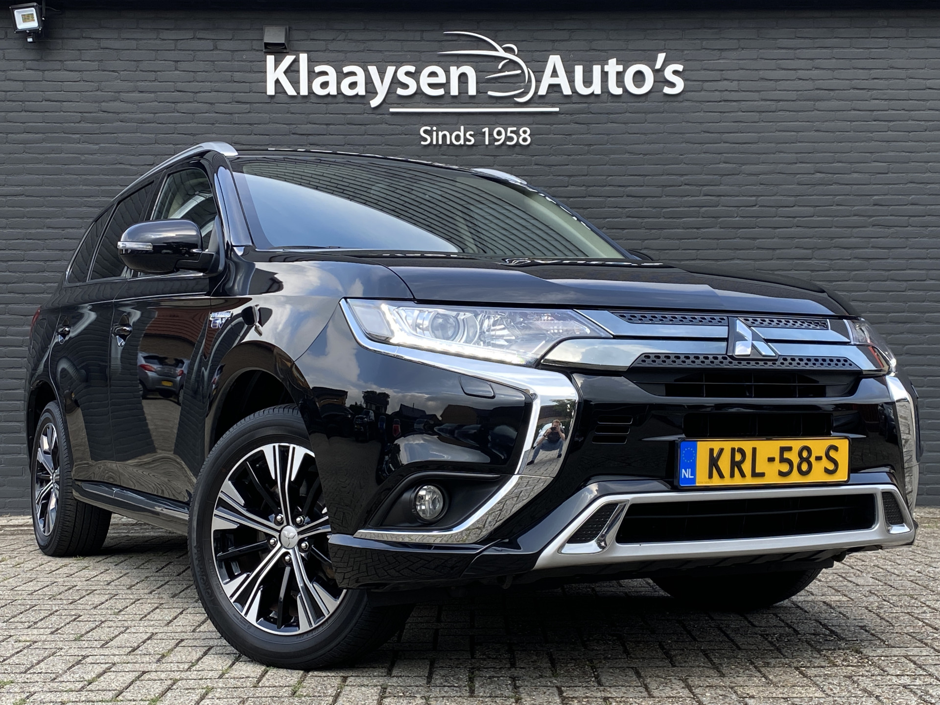 Mitsubishi Outlander 2.4 PHEV Intense+ 4WD 225 pk AUT. | 1e eigenaar | navigatie | trekhaak | elektr. v. stoel | carplay | alcantara