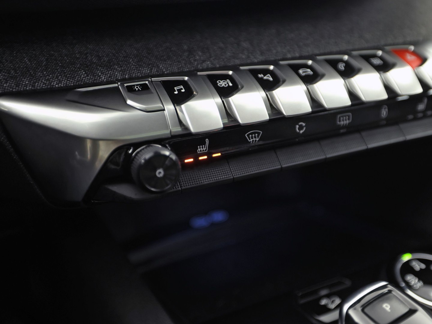 Peugeot 3008 1.2 PureTech Sport Automaat (PANORAMADAK, APPLE CARPLAY, GROOT NAVI, 360 CAMERA, LEDER, STOELVERWARMING, SPORTSTOELEN, GETINT GLAS, KEYLESS, DRIVE SELECT, NIEUWSTAAT)