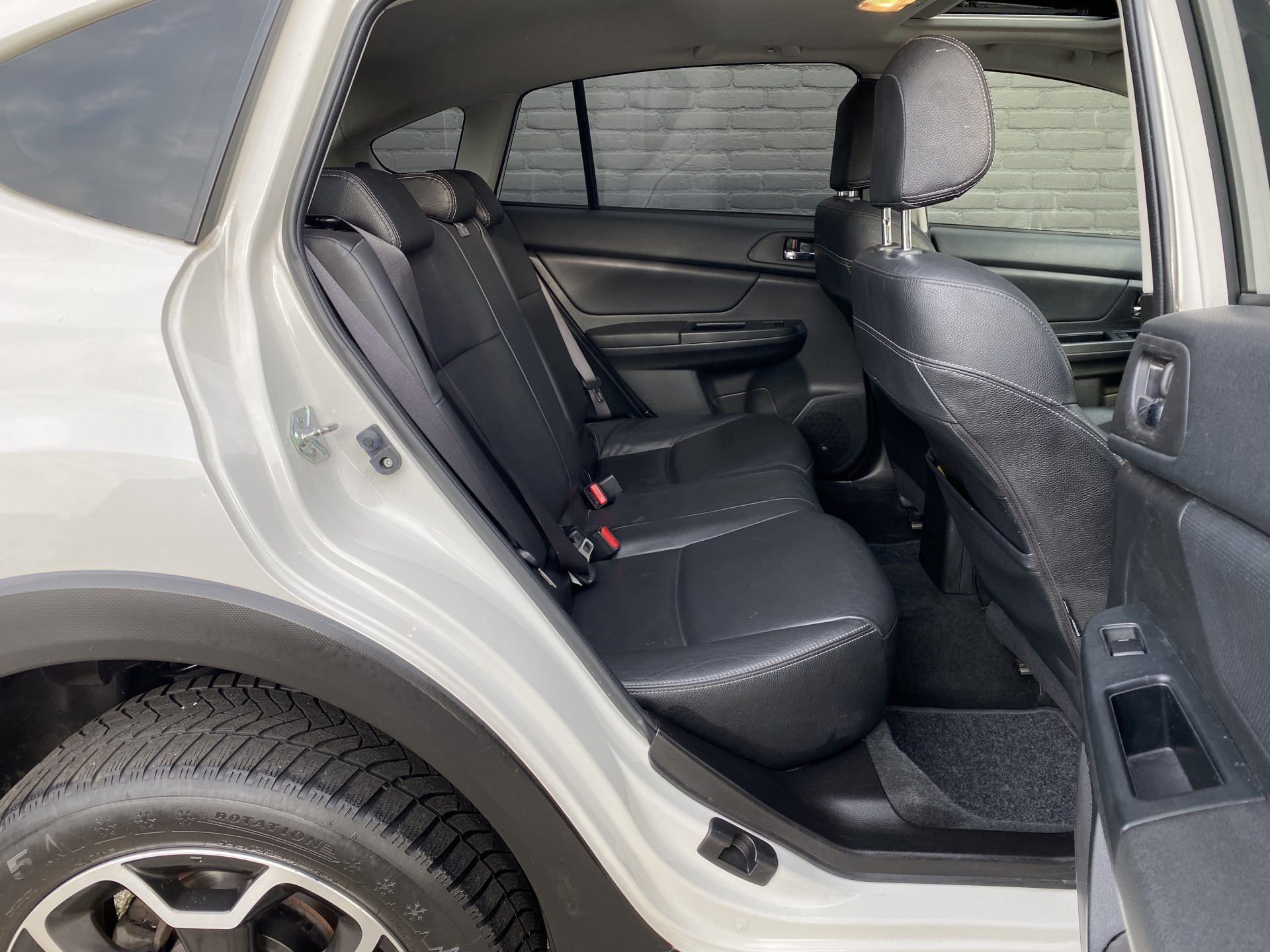 Subaru XV 2.0i Premium AWD 150 pk AUT. | dealer onderhouden | navigatie | leer | schuif-/kanteldak | cruise control | camera