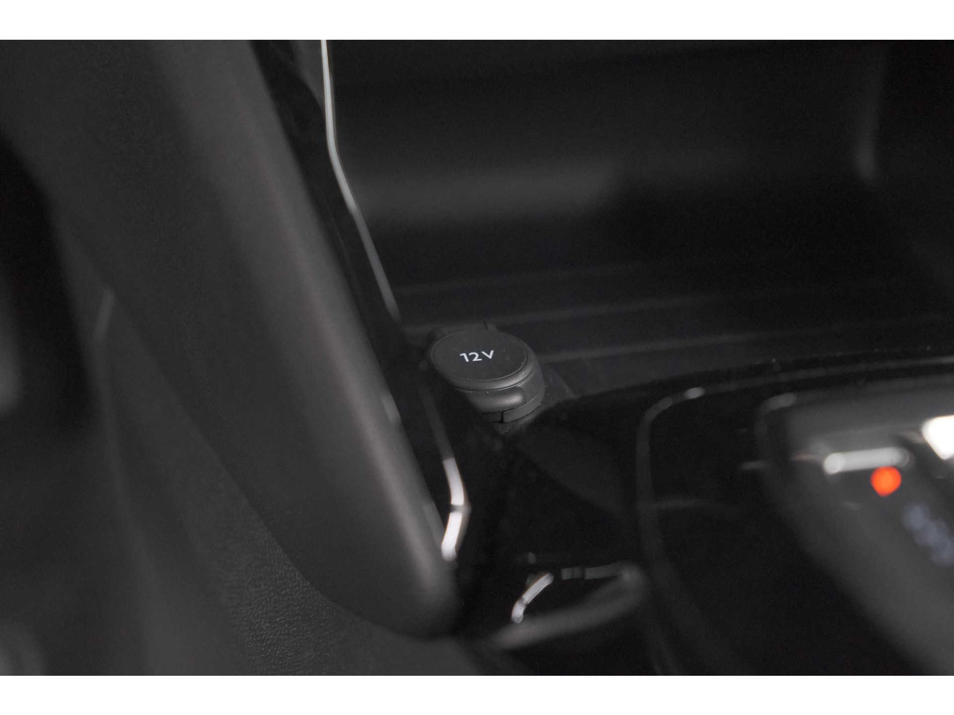 Peugeot 2008 1.2 Hybrid 145 Allure | 360 Camera | Adaptieve Cruise Control | Dodehoekdetectie | Apple Carplay