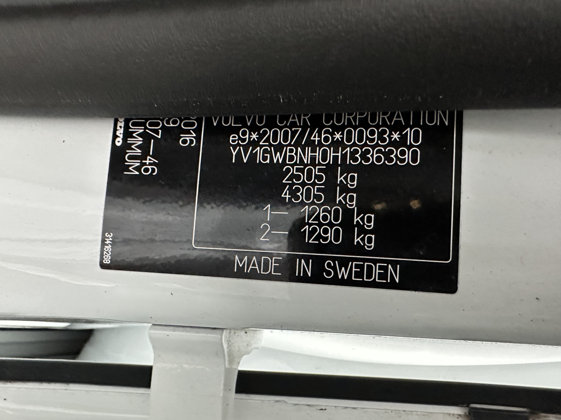 Volvo V60 2.4 D5 Twin Engine Special Edition Aut. *PANO | LEATHER | BI-XENON | BLINDSPOT | MEMORY-PACK | NAVI-FULLMAP | HEATED-SPORTSEATS | CAMERA | PERFORMANCE-AUDIO | TOWBAR | 18''ALU*