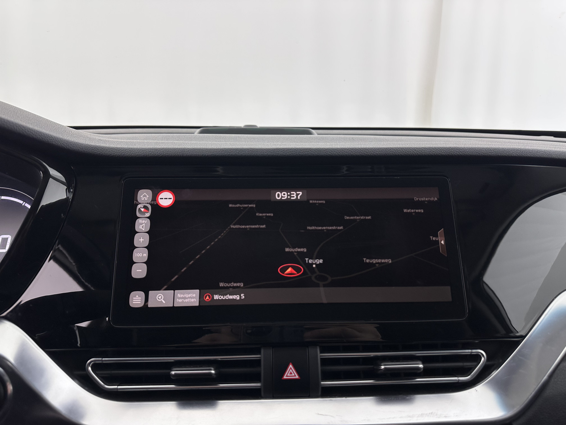 Kia e-Niro DynamicLine 64 kWh [ 3-Fase ] {SOH-100%} (INCL-BTW) Aut.*HEATPUMP | LEATHER-FABRIC | NAVI-FULLMAP | DAB+ | ADAPTIVE-CRUISE | CAMERA | HEATED-COMFORTSEATS | KEYLESS | DIGI-COCKPIT | SHIFTPADDLES | CARPLAY | LANE-ASSIST | 17"ALU*