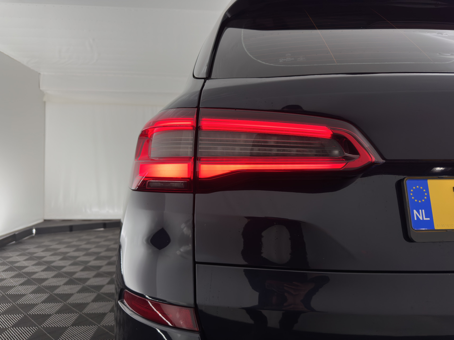 BMW X5 M50d M-Sportpack High Executive Aut. *PANO | HEAD-UP | LASER-LED | LEATHER | SOFT-CLOSE | ADAPTIVE-CRUISE | HARMAN/KARDON | BLIND-SPOT | MEMORY-PACK | TOP-VIEW | DIGI-COCKPIT | NAVI-FULLMAP | ECC | PDC | TOWBAR |