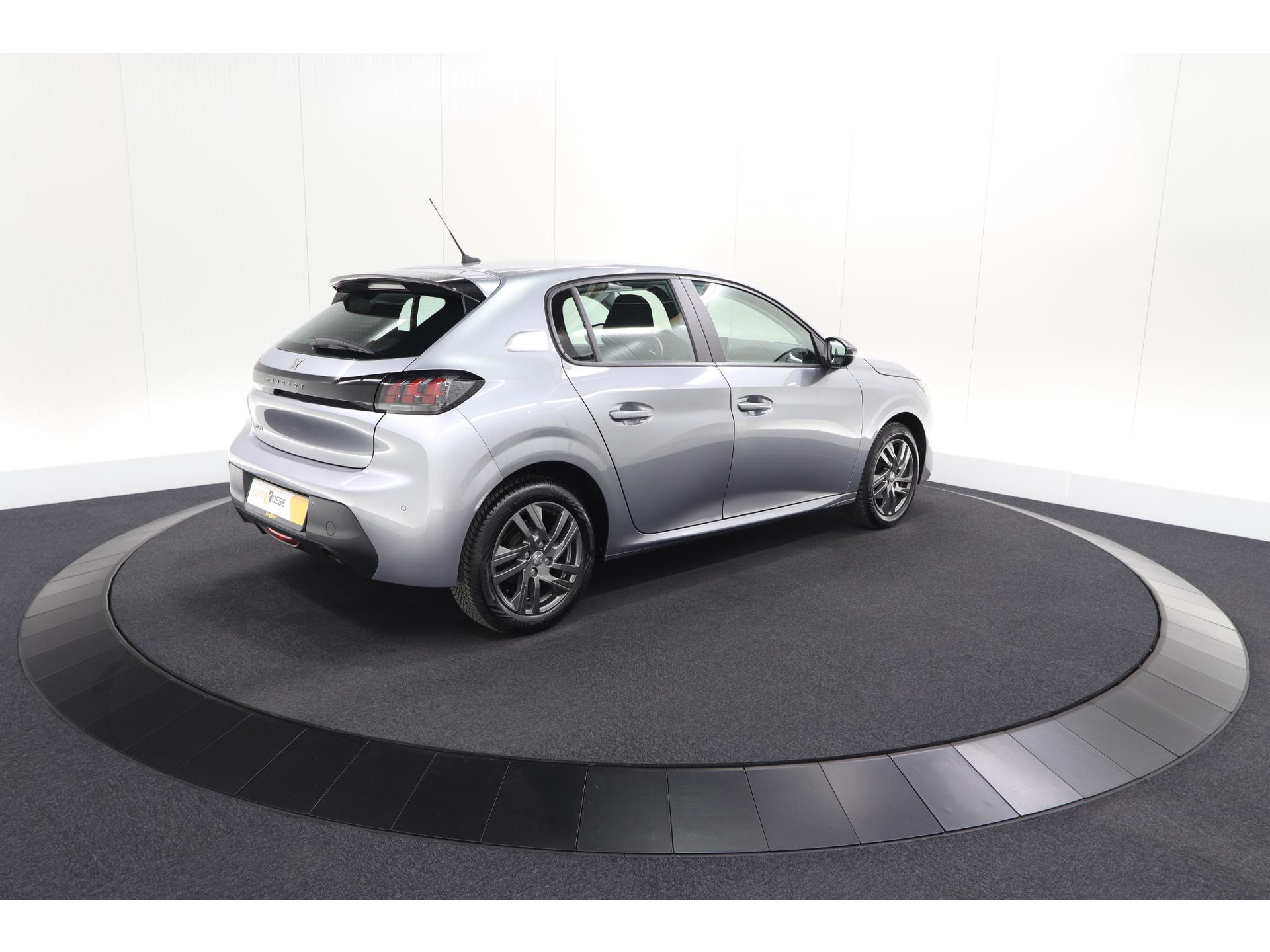 Peugeot 208 PureTech 75 Active Pack | Navigatie | Parkeersensoren | Apple Carplay | Allseason Banden