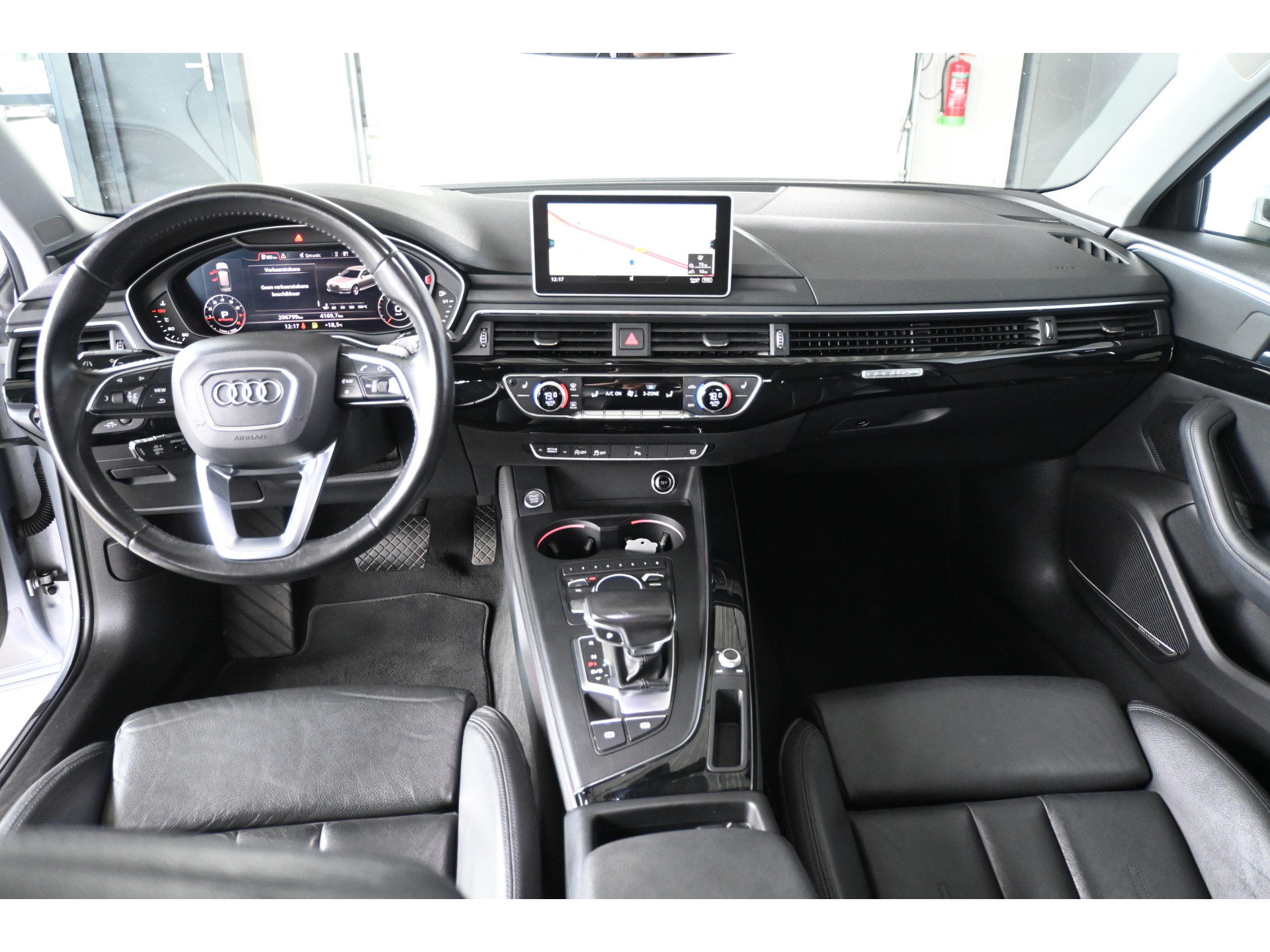 Audi A4 Avant 2.0 TFSI quattro S-Line Automaat Navigatie Panoramadak Adaptief Matrix LED Goed Onderhouden! Inruil Mogelijk!