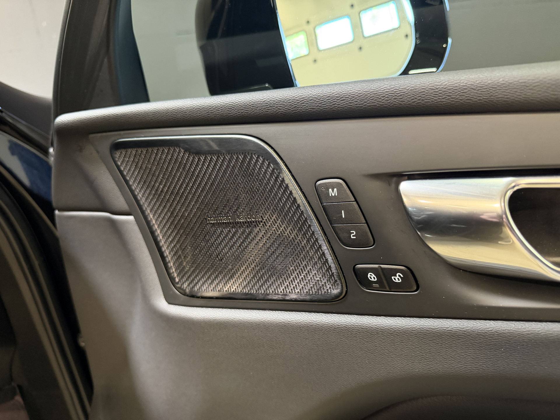 Volvo XC60 2.0 Recharge T8 AWD Inscription | Panoramadak | Elektr. trekhaak | Harman/Kardon | Camera | Stoel/stuurverwarming | Adapt. cruise
