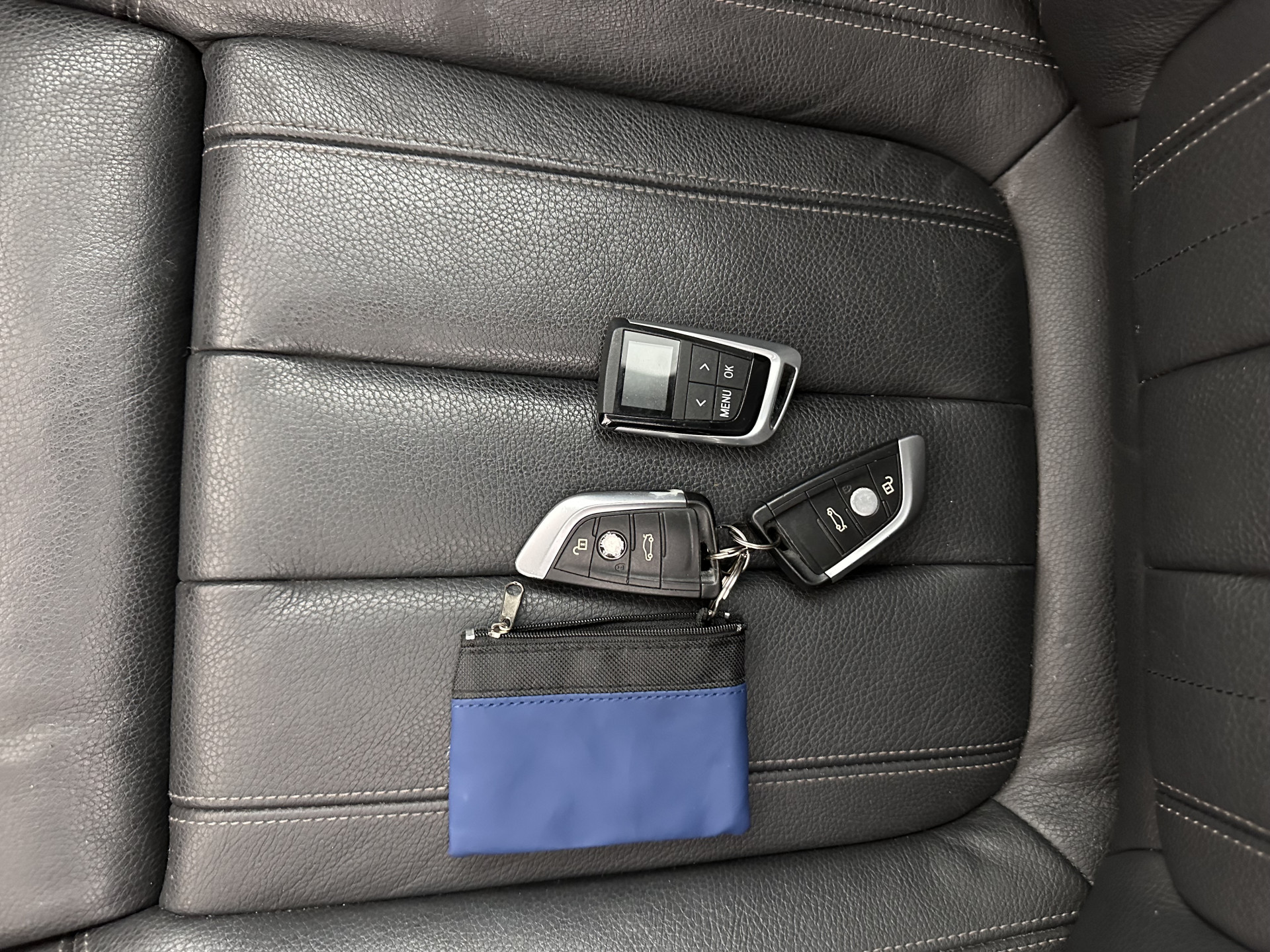 BMW X6 xDrive30d High Executive (INCL-BTW) Aut. *PANO | LEATHER | FULL-LED | HARMAN/KARDON | BLINDSPOT | MEMORY-PACK | DIGI-COCKPIT | HEATED-COMFORTSEATS | NAVI-FULLMAP | PRIVACYGLASS | HEAD-UP | ADAPTIVE-CRUISE | 19"ALU*