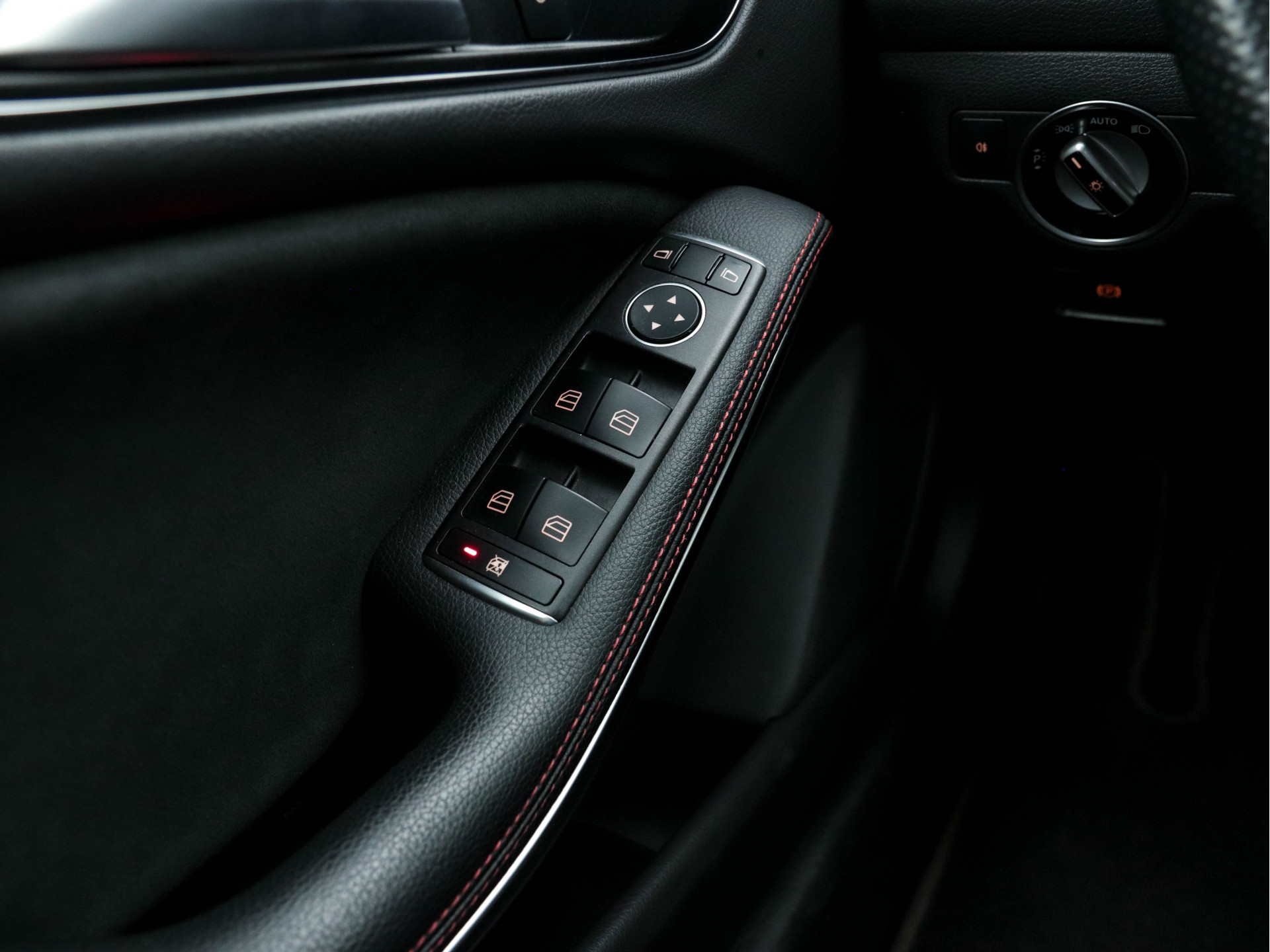 Mercedes-Benz CLA-klasse Shooting Brake 180 AMG-Line Business Solution (INCL-BTW) Aut. *NAVI-FULLMAP | FULL-LED | LEATHER-MICROFIBRE | CAMERA | ECC | PDC | CRUISE | SPORT-SEATS | SHIFT-PADDLES | 18"ALU*