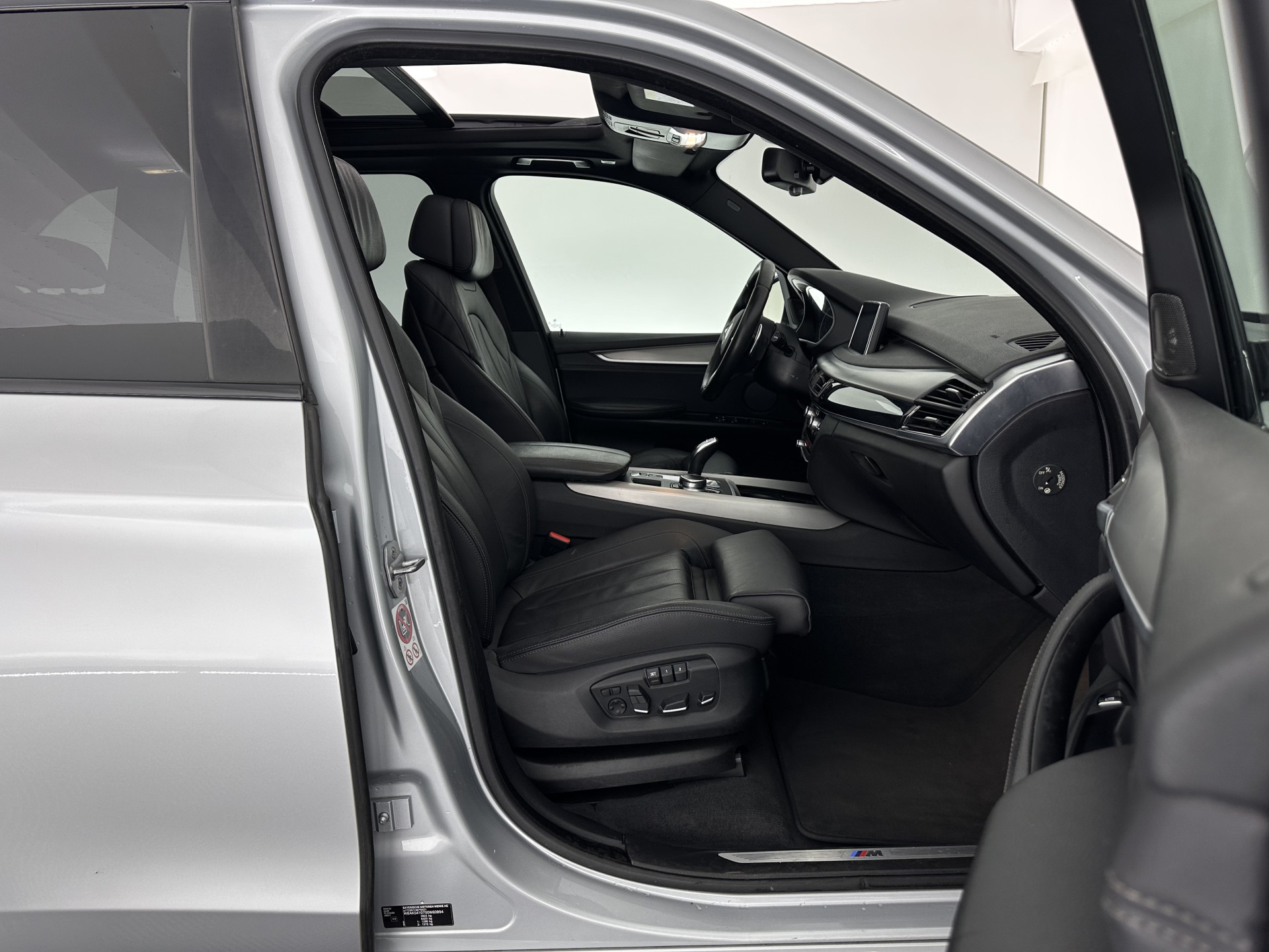 BMW X5 xDrive30d M-Sport High Executive (INCL-BTW) Aut. *PANO | FULL-LED | SOFTCLOSE | LEATHER | TOPVIEW | BLINDSPOT | HARMAN/KARDON | MEMORY-PACK | AMBIENTLIGHT | KEYLESS | DAB+ | HEATED-COMFORTSEATS | TOWBAR | 20"ALU*