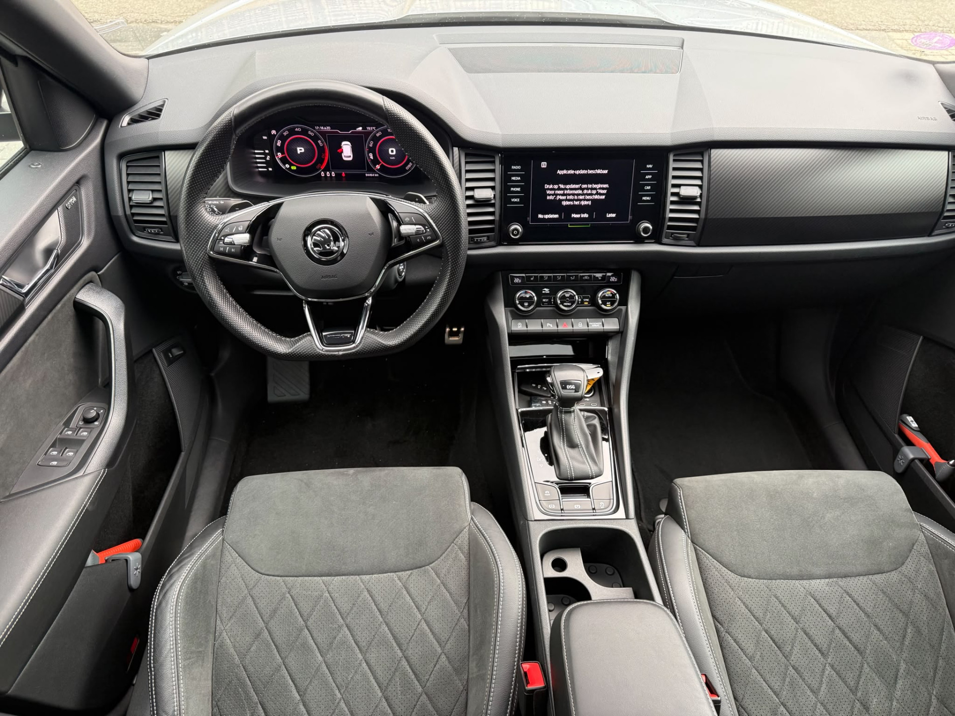 ŠKODA Kodiaq 1.5 TSI Sportline Business | 1E EIGENAAR | 3/6/12 MND GARANTIE | AUTOMAAT | PANO | LED | DAB | MEMORY | CARPLAY | DIGITAAL COCKPIT | TREKHAAK |