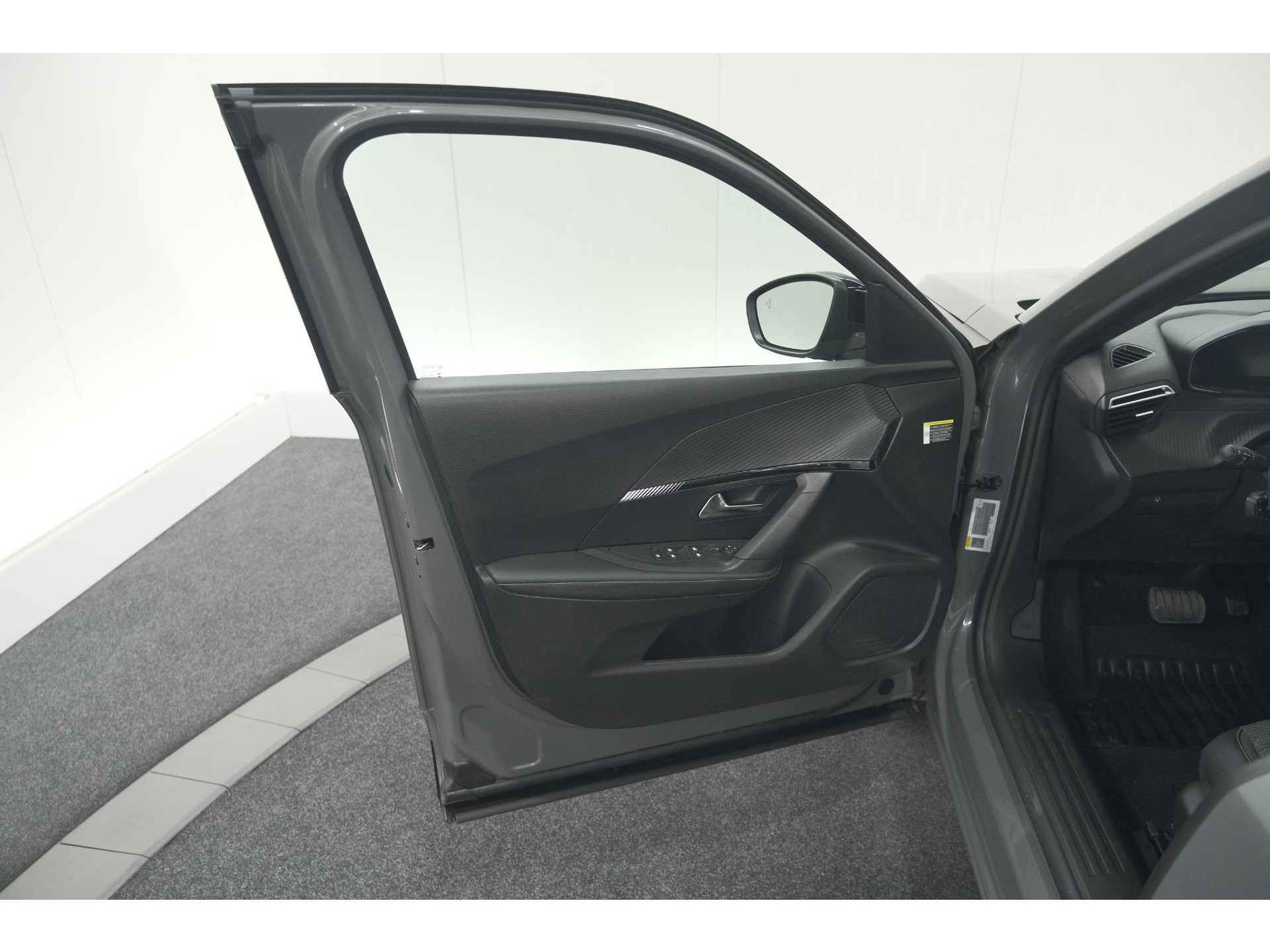 Peugeot 2008 Hybrid 136 e-DCS6 Allure | 360 Camera | Adaptieve Cruise Control | Dodehoekdetectie | Navigatie