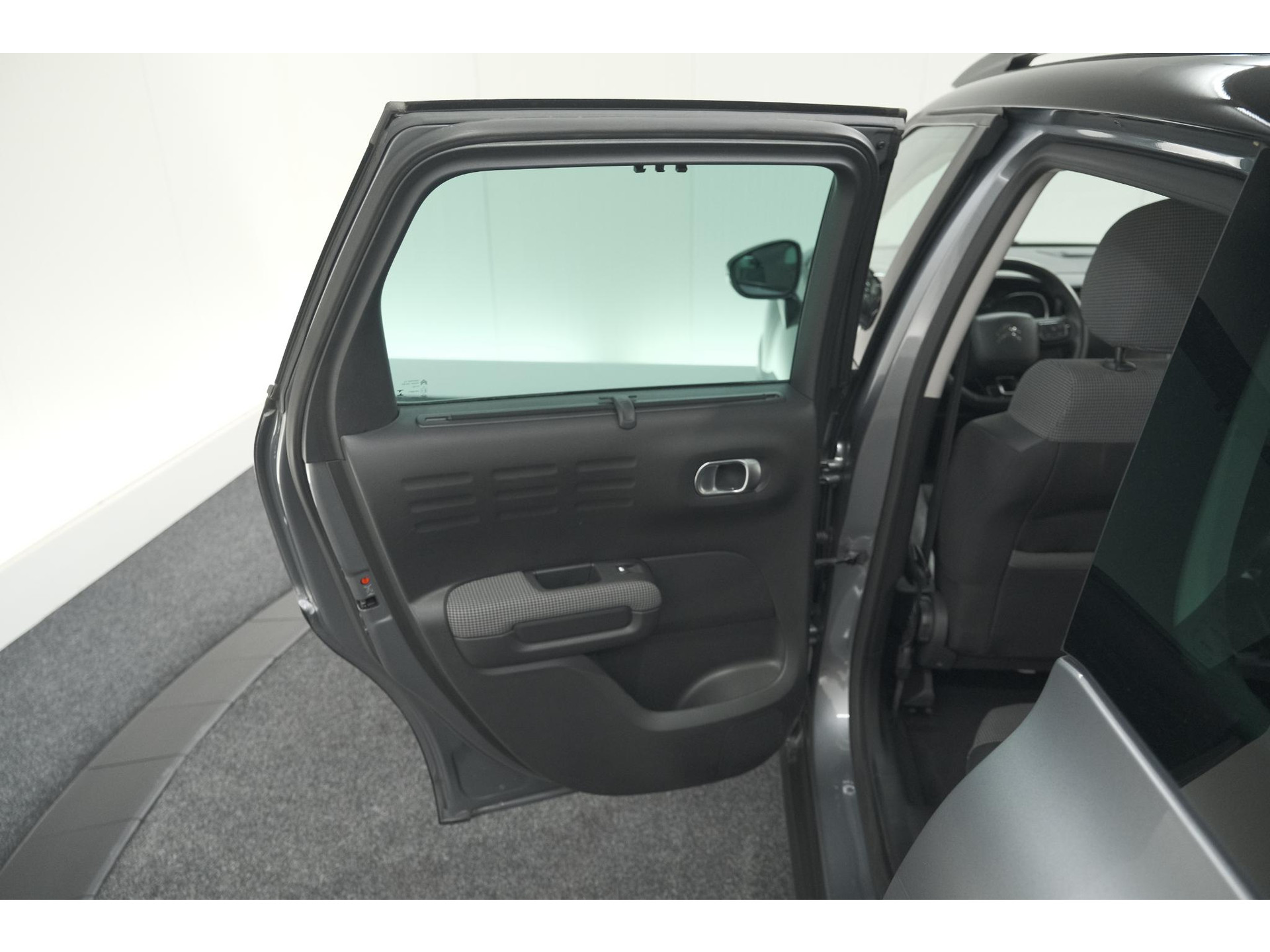Citroen C3 Aircross PureTech 110 EAT6 Shine | Trekhaak | Panoramadak | Head-Up Display | Camera | Navigatie
