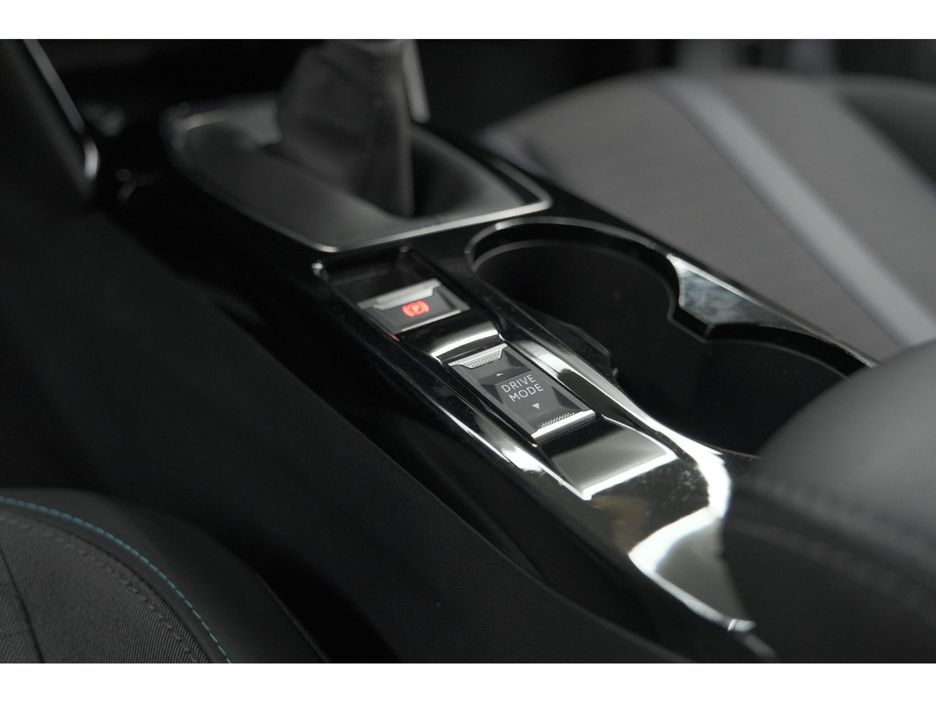 Peugeot 2008 PureTech 130 Allure Pack | Camera | Adaptieve Cruise Control | Apple Carplay | Stoelverwarming