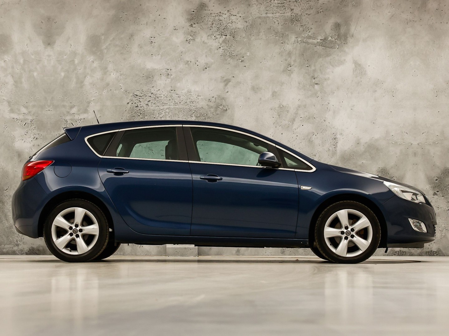 Opel Astra 1.6 Selection (CLIMATE, CRUISE CONTROL, SPORTSTOELEN, NIEUWE APK, NIEUWSTAAT)