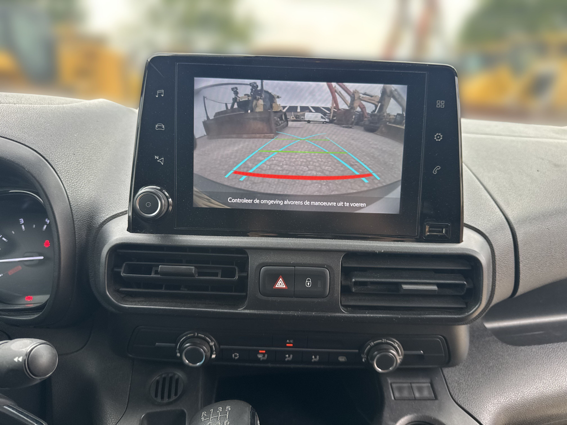 Toyota ProAce City 1.2T 110 PK **Benzine** L1 Navigatie Climate control Camera Carplay Cruise control Parkeersensoren v+a Gasoline Benzin