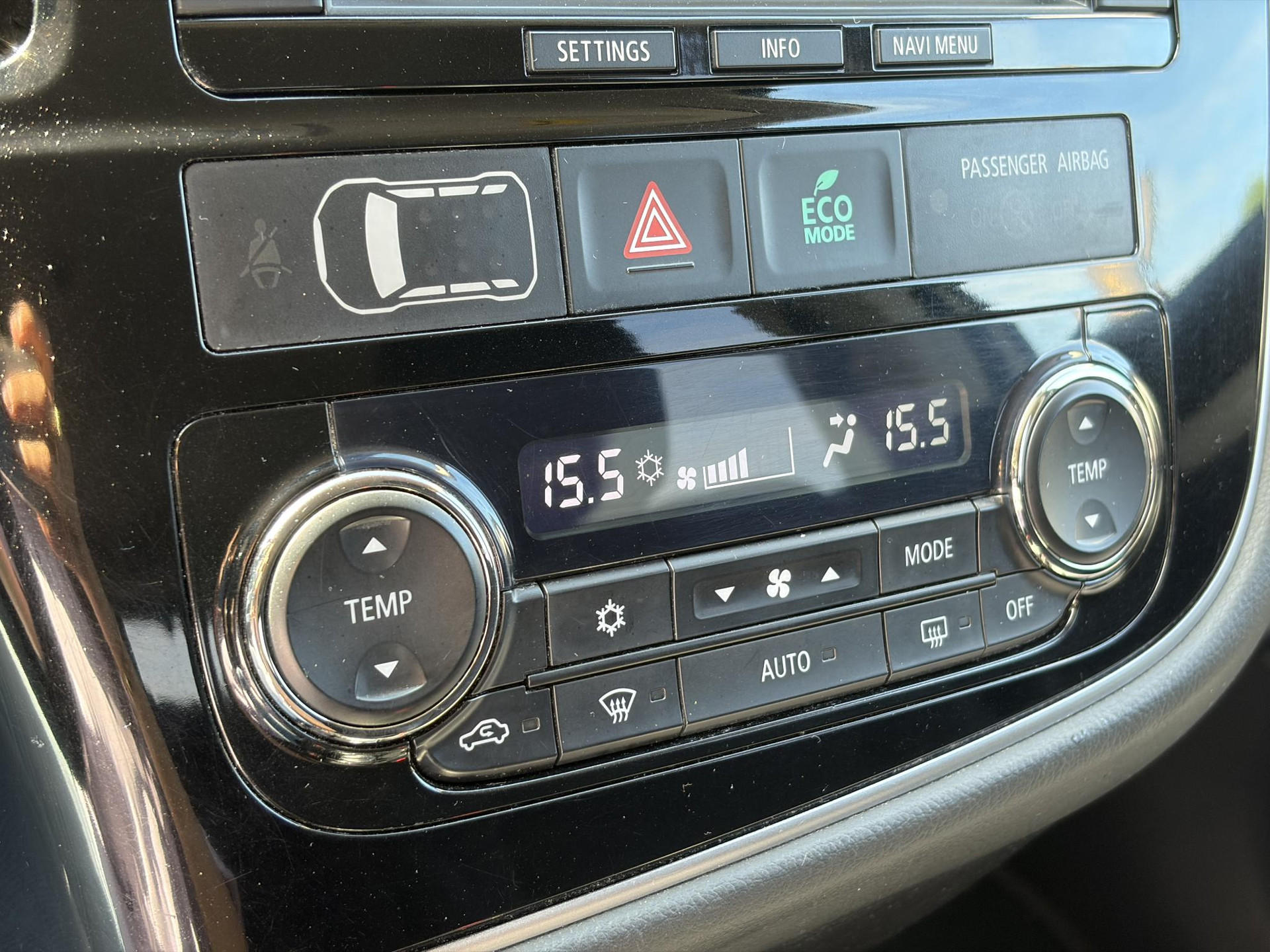 Mitsubishi Outlander 2.0 PHEV Business Edition SOH 73%,Trekhaak,Navi,Camera,Keyless,Halfleder,Clima,Cruise,Lm velgen,N.A.P,Apk tot 04-2027