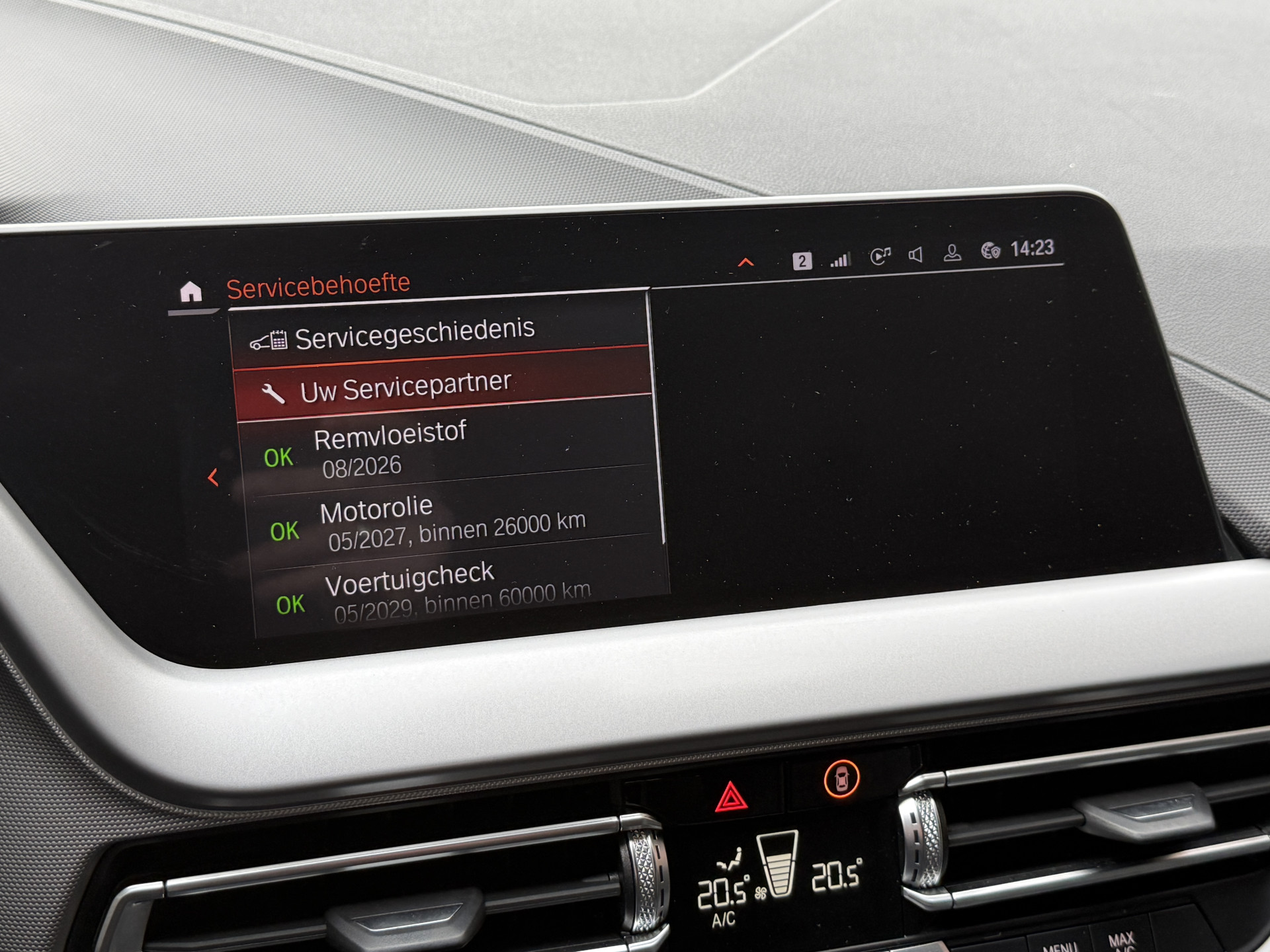BMW 1-serie 116i Business Edition | Zwarte grill | Apple Carplay | DAB+ | PDC V+A