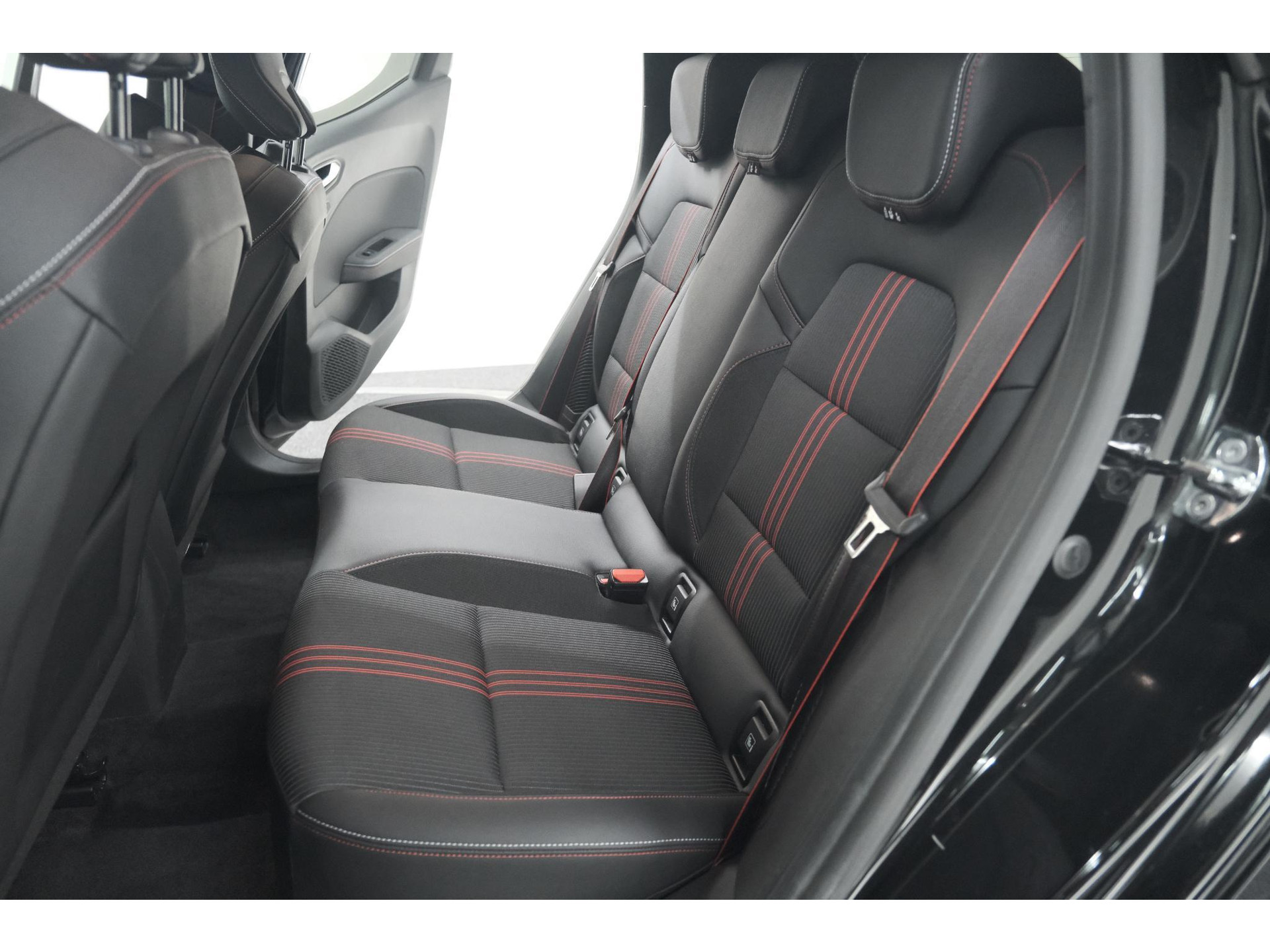 Renault Clio 1.6 E-Tech Hybrid 140 R.S. Line | 360 Camera | Apple Carplay | 9.3 Inch Groot Scherm | Sportstoelen