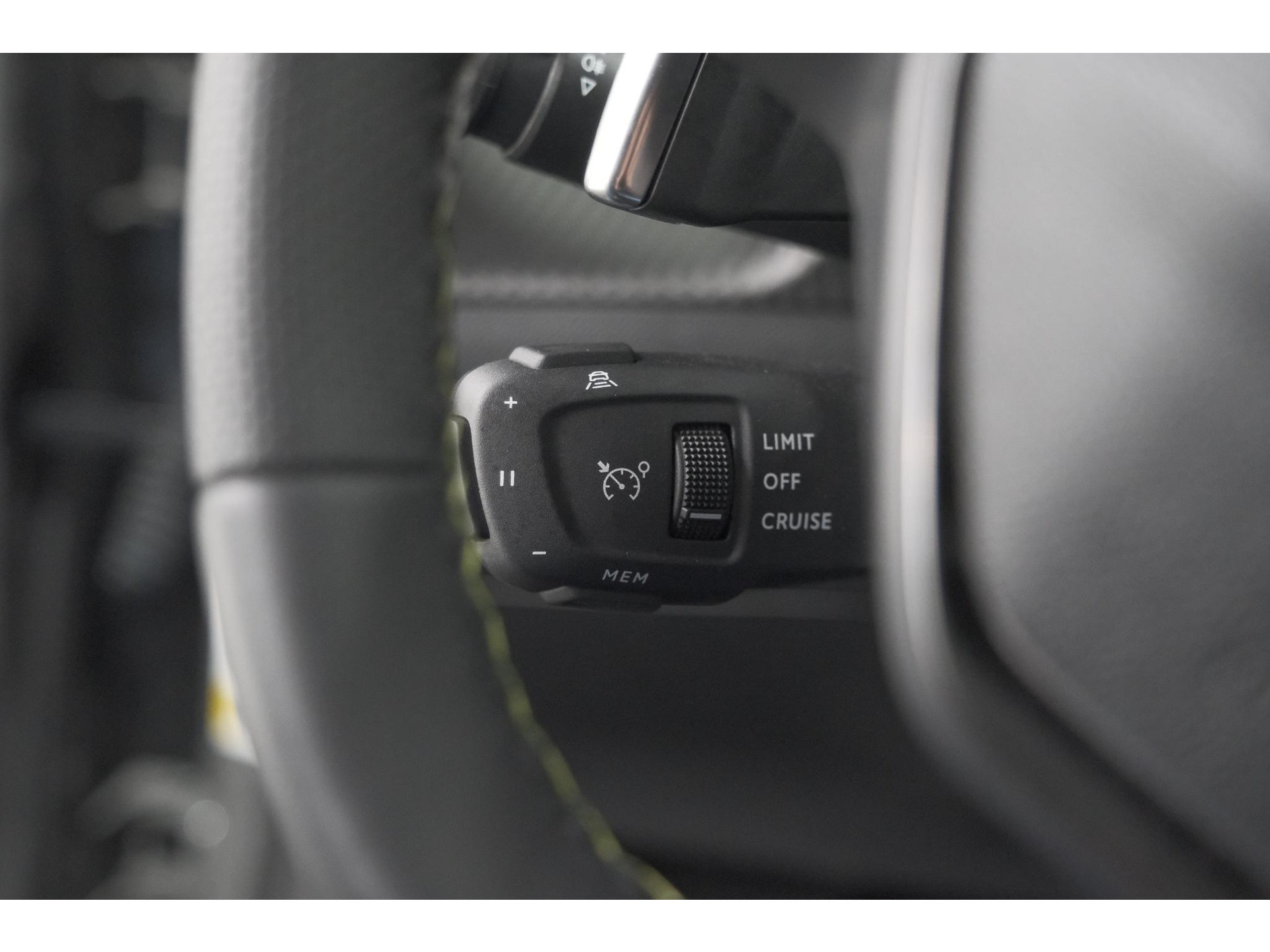 Peugeot 2008 PureTech 130 EAT8 GT | 360 Camera | Adaptieve Cruise Control | Stoelmaasage | Apple Carplay