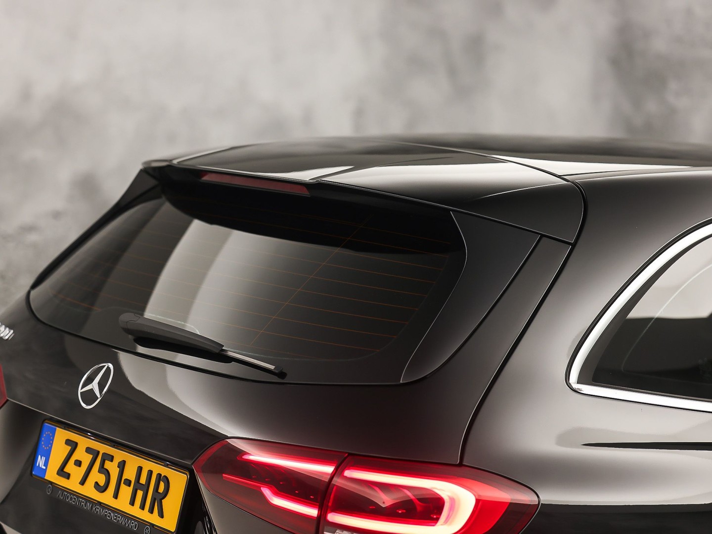 Mercedes-Benz B-Klasse 200 Business Solution Luxury 163Pk Automaat (GROOT NAVI, LEDER, CAMERA, GETINT GLAS, SPORTSTOELEN, STOELVERWARMING, TREKHAAK, NIEUWE APK, NIEUWSTAAT)