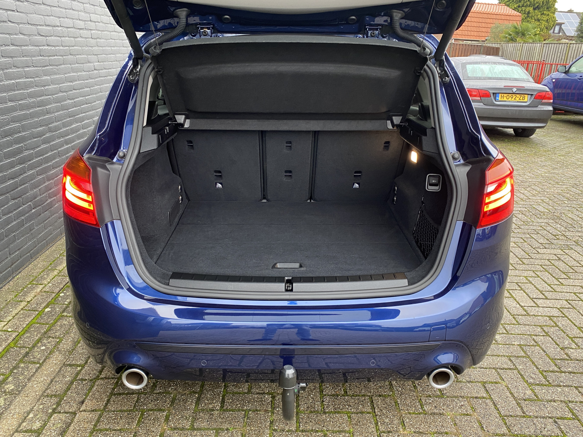 BMW 2-serie Active Tourer 220i High Executive Edition 192 pk M-sport AUT. | dealer onderhouden | navigatie | trekhaak | panoramadak
