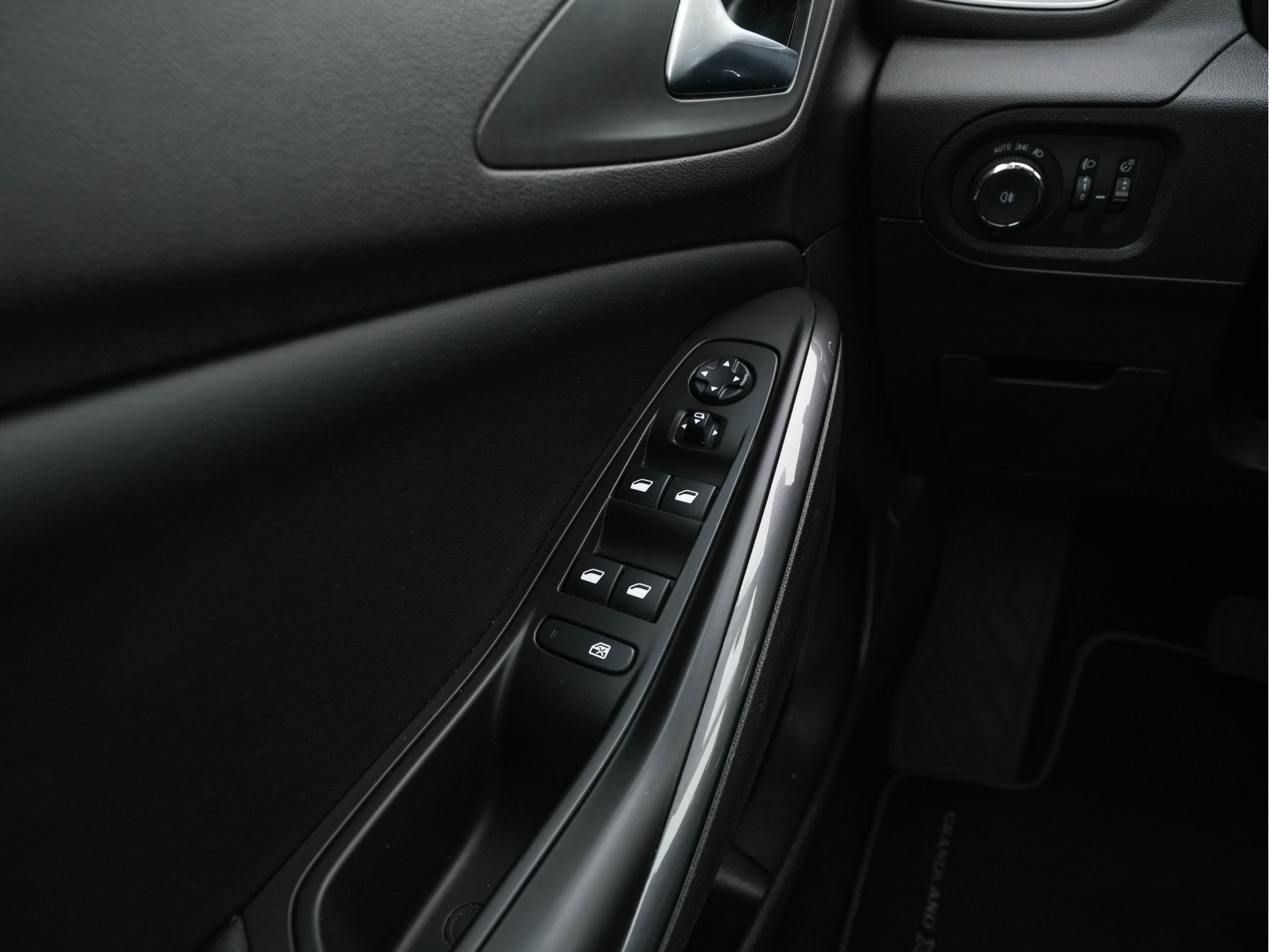 Opel Grandland X 1.2 Turbo Business Executive (INCL-BTW) Aut. *LEATHER-MICORFIBRE | FULL-LED | NAVI-FULLMAP | BLIND-SPOT | KEYLESS | CAMERA | SPORT-SEATS | DAB+ | LANE-ASSIST | PRIVACY-GLASS | TOWBAR | 17''ALU*