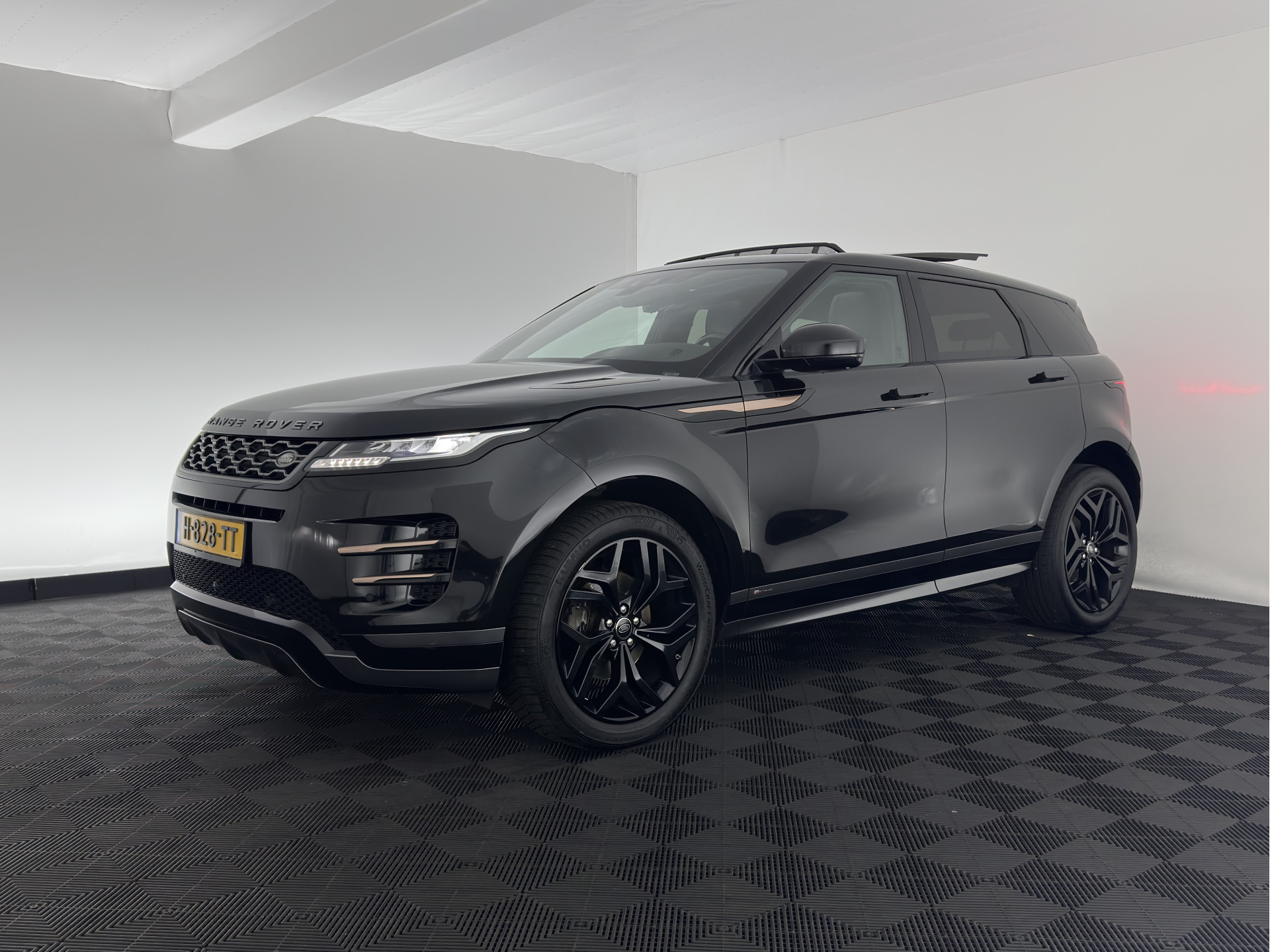 Land Rover Range Rover Evoque 2.0 D150 R-Dynamic *PANO | LEATHER | FULL-LED | NAVI-FULLMAP | CAMERA | KEYLESS | ECC | TOPVIEW | CARPLAY | HEATED-COMFORTSEATS | PDC | CRUISE | PRIVACY-GLASS | 20''ALU*