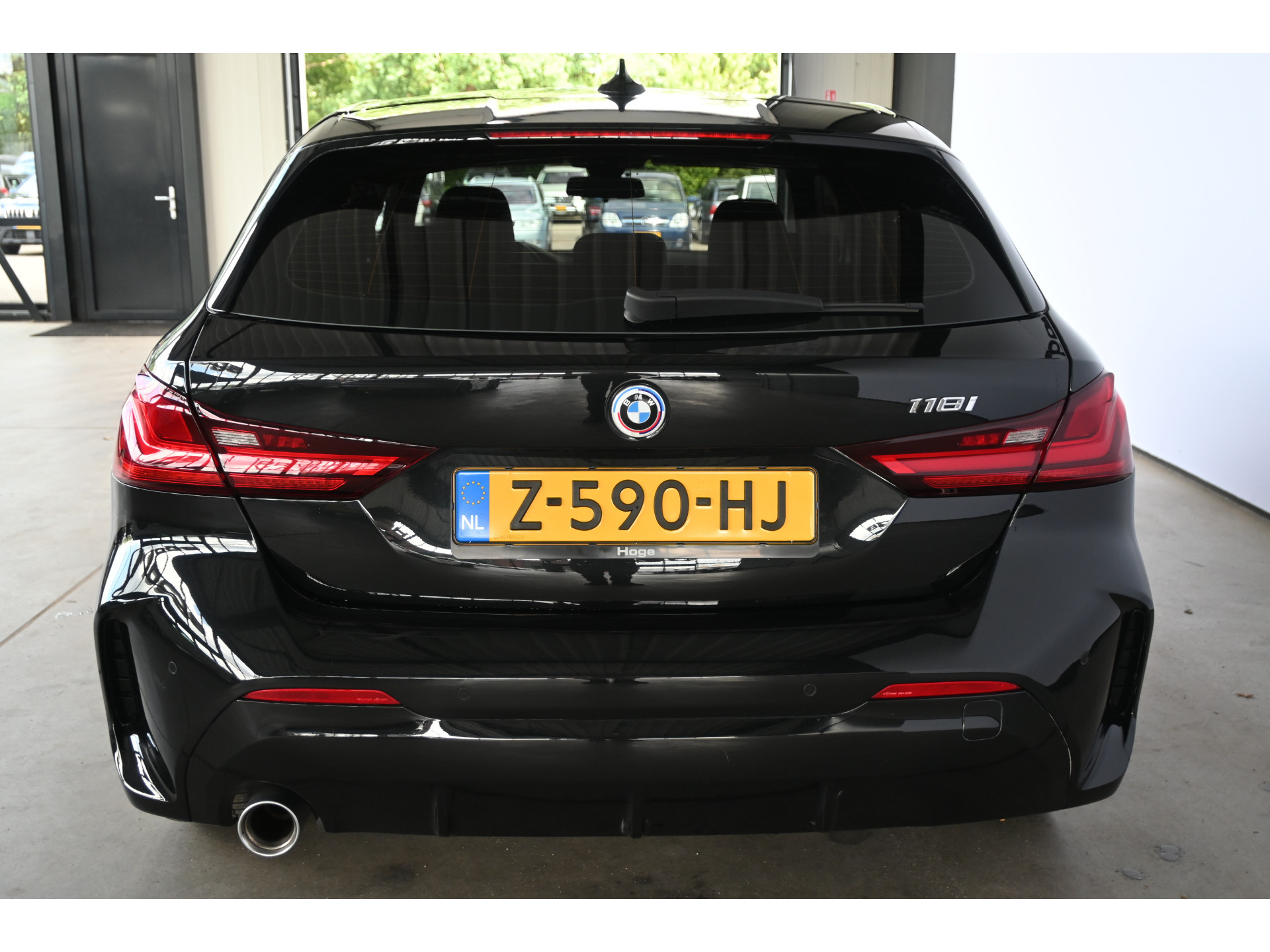 BMW 1-serie 118i High Executive Aut M Sport Navigatie Carplay Dealer Onderhouden! Inruil Mogelijk!