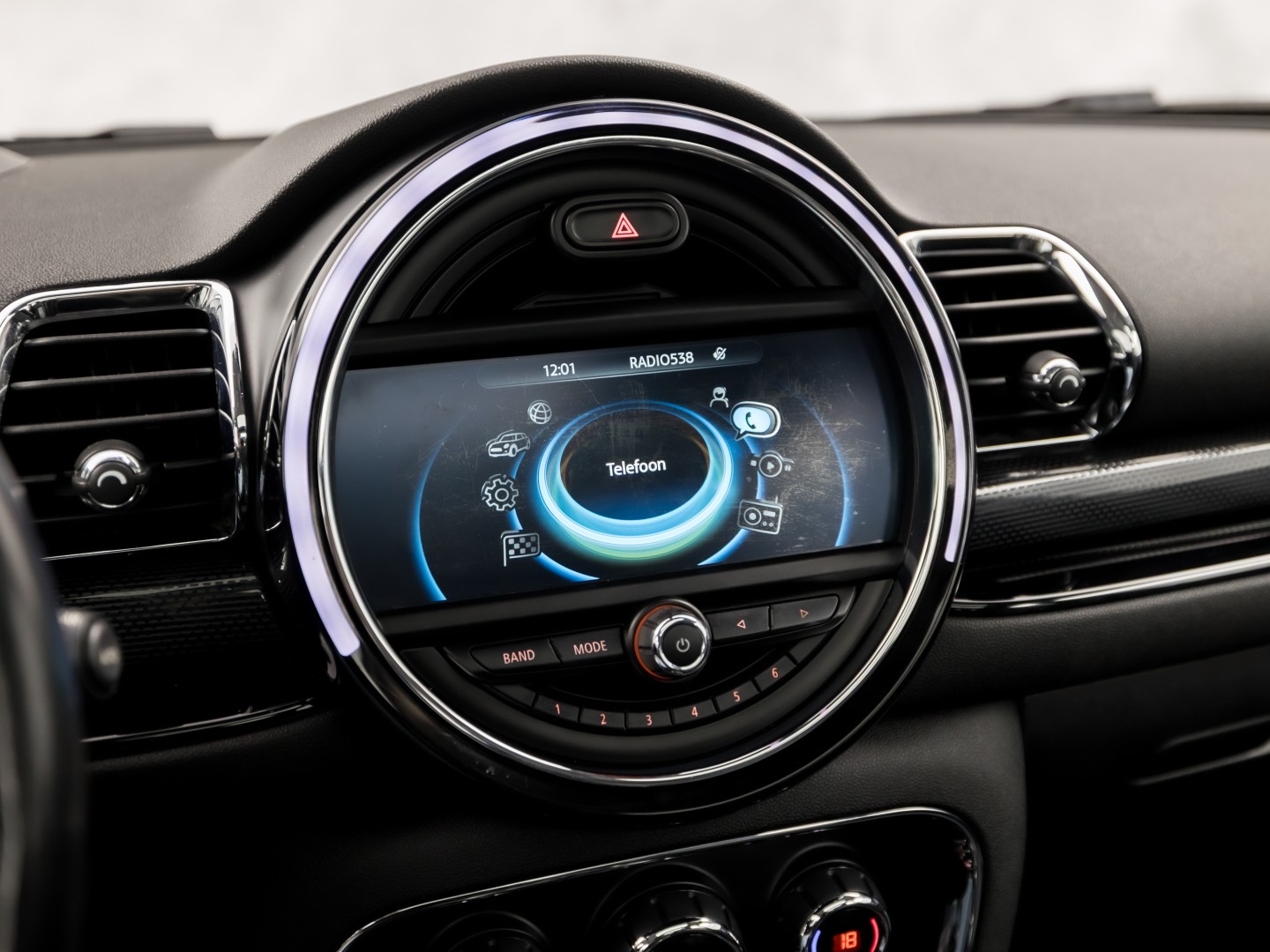 MINI Clubman 2.0 Cooper S Chilli 192Pk Automaat (PANORAMADAK, GROOT NAVI, MEMORY SEAT, LEDER, HARMAN/KARDON, CAMERA, STOELVERWARMING, LED KOPLAMPEN, NIEUWSTAAT)