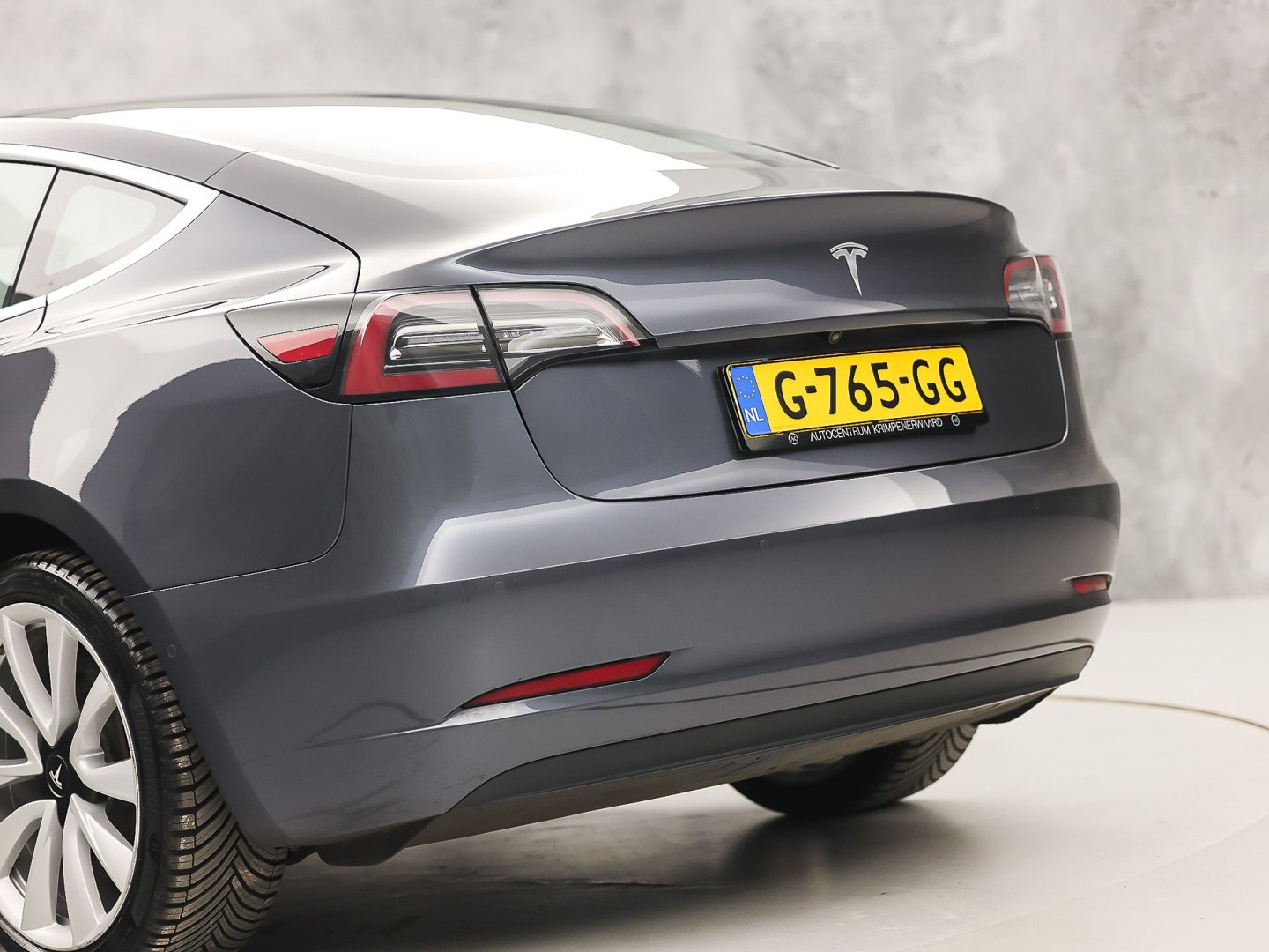 Tesla Model 3 Standard RWD Plus 60 kWh 283Pk Automaat (PANORAMADAK, AUTOPILOT, SOH 85,7%, LEDER, CAMERA, MEMORY SEATS, NAVIGATIE, NIEUWSTAAT)