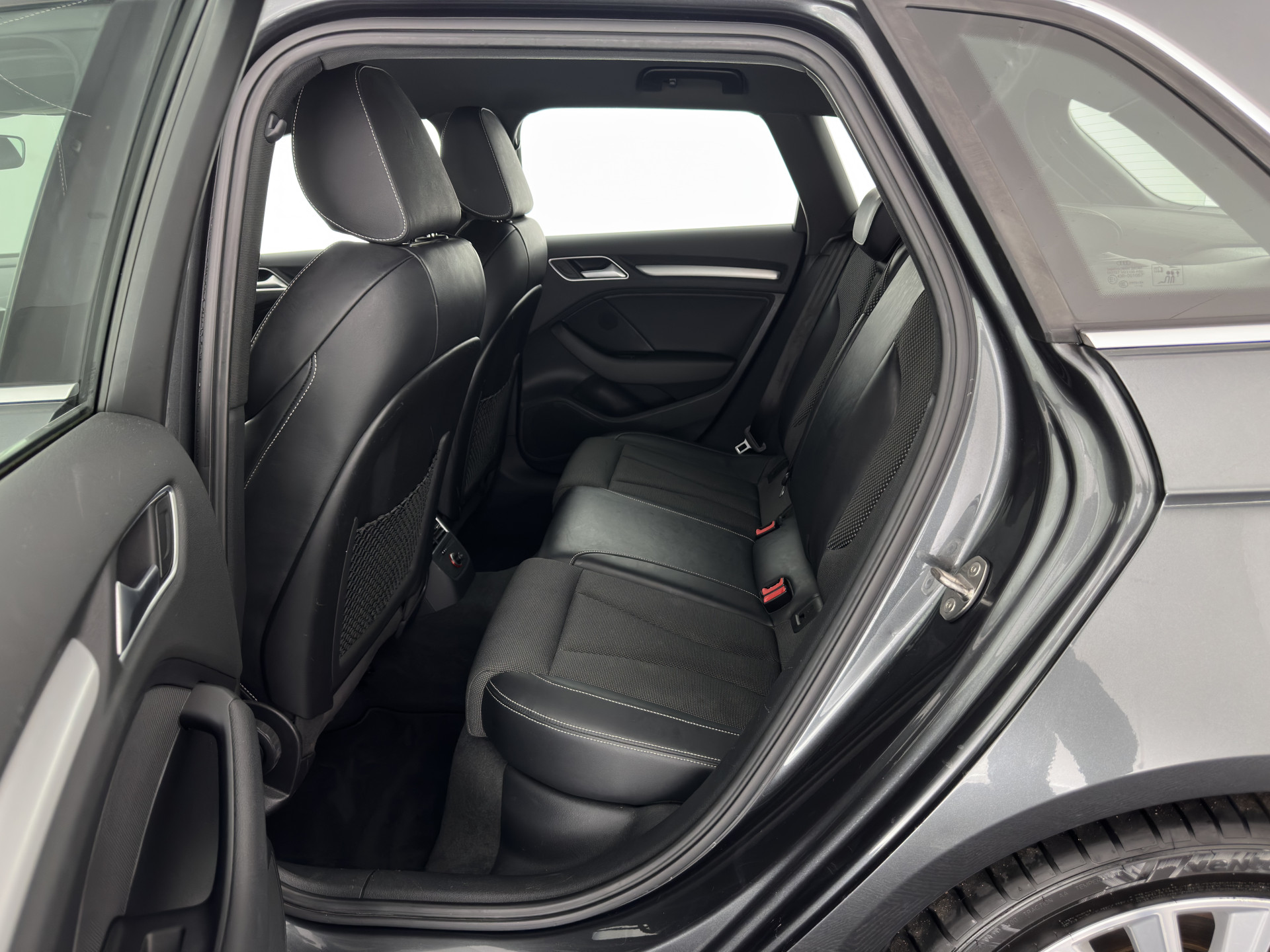 Audi A3 Sportback 1.4 e-tron Plug-In Pro Line plus Aut. *LEATHER-FABRIC | FULL-LED | NAVI-FULLMAP | KEYLESS | SPORT-SEATS | AUDI-SOUND | TOWBAR | 17''ALU*