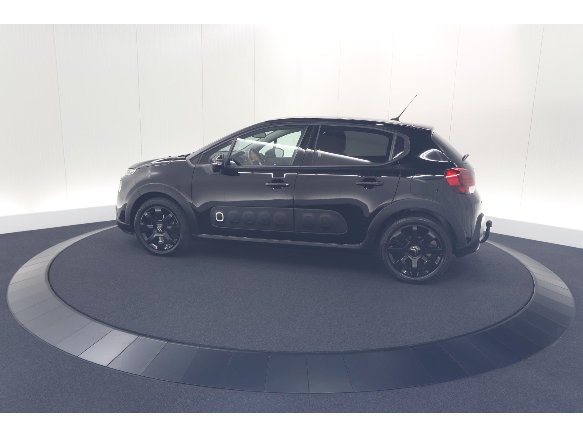 Citroen C3 PureTech 110 S&S Shine | Trekhaak | Parkeersensoren | Navigatie | Apple Carplay