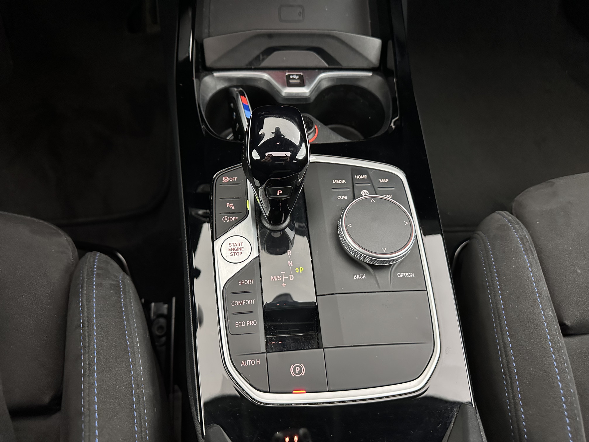 BMW 2-serie Gran Coupé 220i M-Sportpack Business Edition (INCL-BTW) Aut. *PANO | MICROFIBRE-SPORTSEATS | FULL-LED | DIGI-COCKPIT | CAMERA | NAVI-FULLMAP | HIFI-SOUND | DAB+ | ECC | PDC | CRUISE | CARPLAY | KEYLESS | PRIVACYGLASS | 18"ALU*