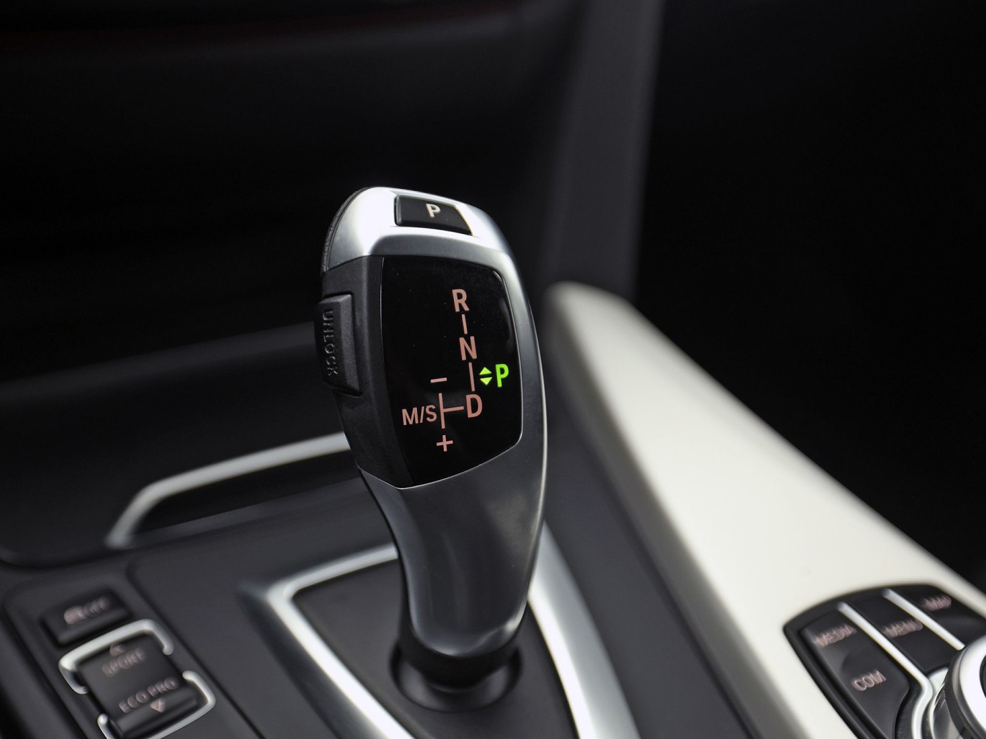 BMW 4-Serie Gran Coupe 418i Executive Sport Black Pack Automaat (NAP, DEALER ONDERHOUDEN, NAVIGATIE, CLIMATE, SPORTSTOELEN, PARKEERSENSOREN, CRUISE, FLIPPERS, NIEUWE APK, NIEUWSTAAT)
