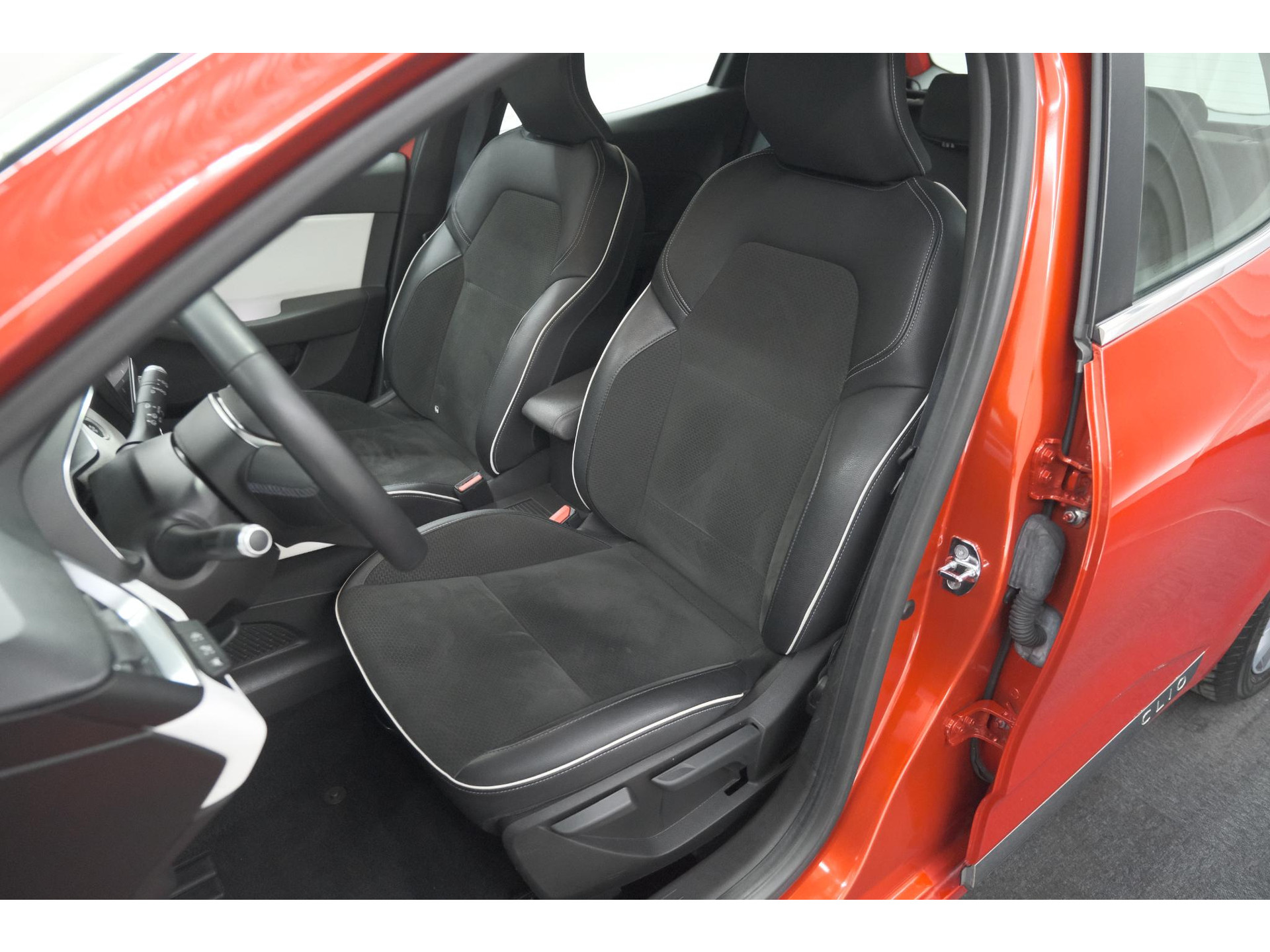 Renault Clio TCe 100 Intens | Dodehoekdetectie | Camera | Apple Carplay | Parkeersensoren