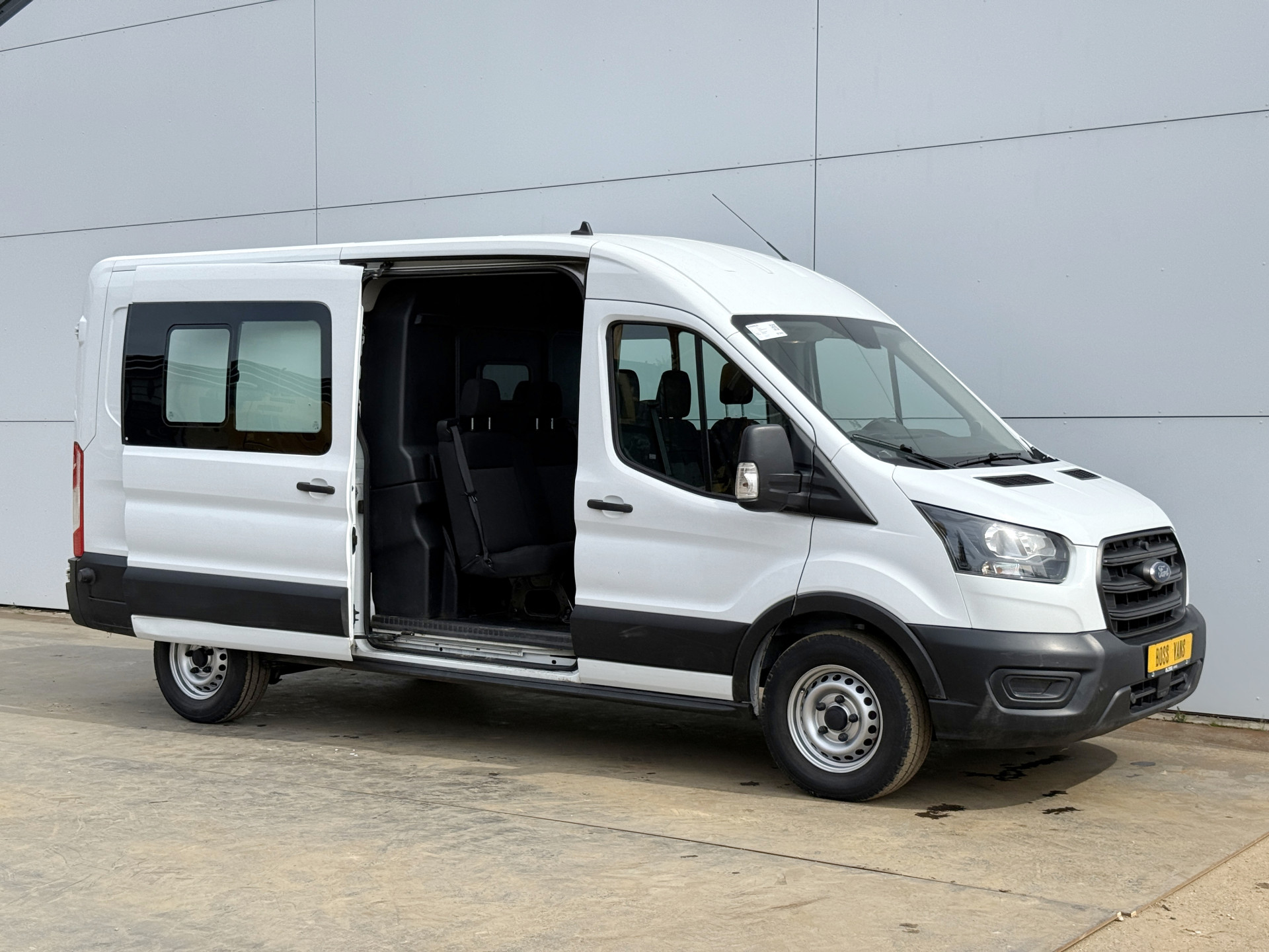 Ford Transit DC 2.0 TDCI L3H2 130PK 6-persoons Dubbele cabine L3H2 Trekhaak Parkeersensoren voor
