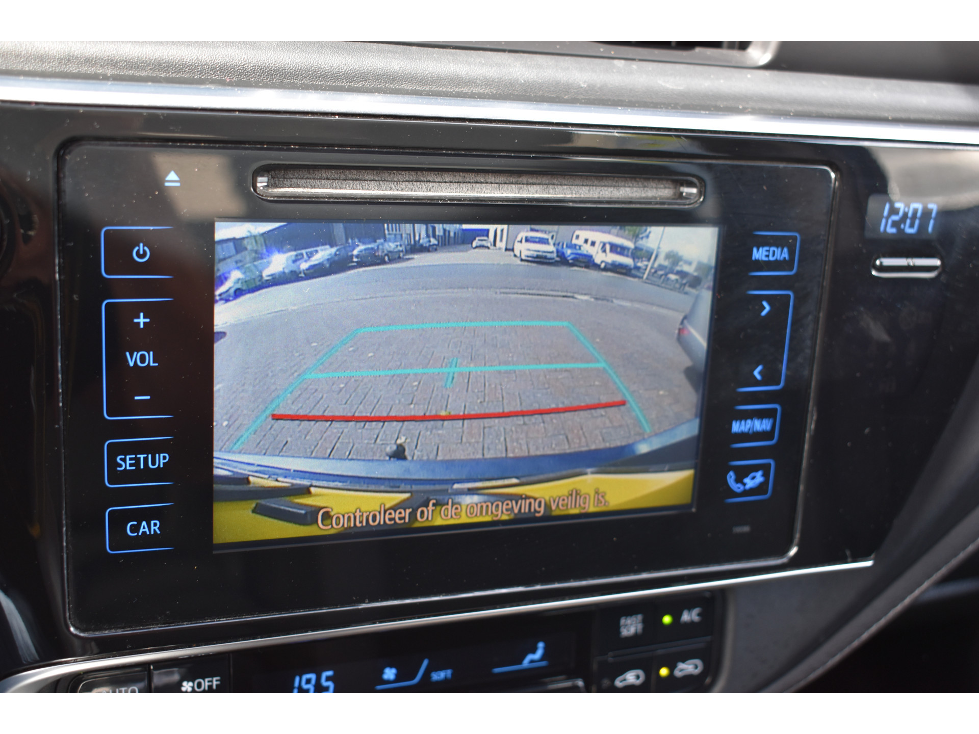 Toyota Auris Touring Sports 1.2T Aspiration Limited Navi Trekhaak Parkeer camerafoto’s volgen