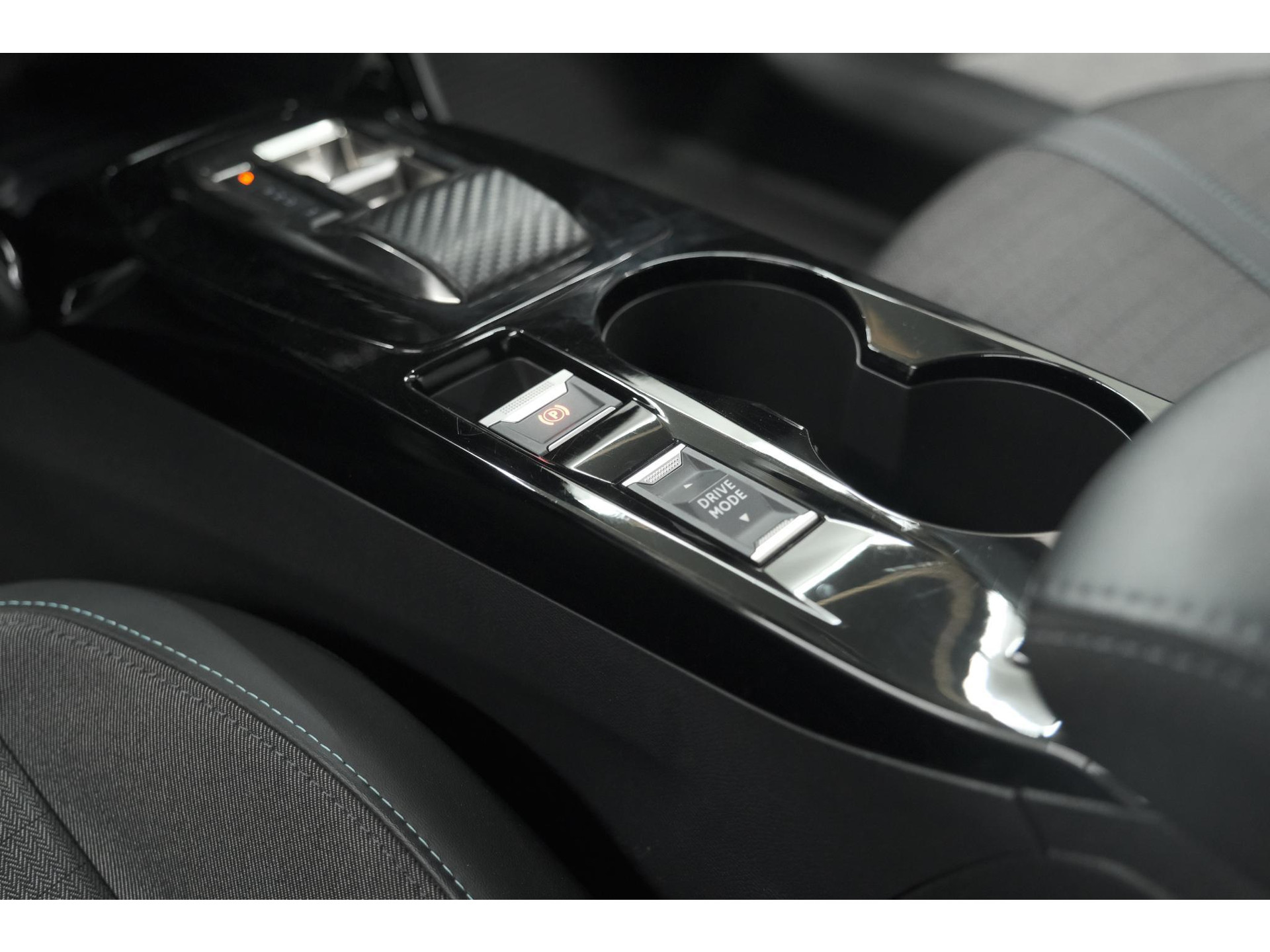 Peugeot 208 PureTech 100 EAT8 Allure Pack | Camera | Apple Carplay | Parkeersensoren | Stoelverwarming