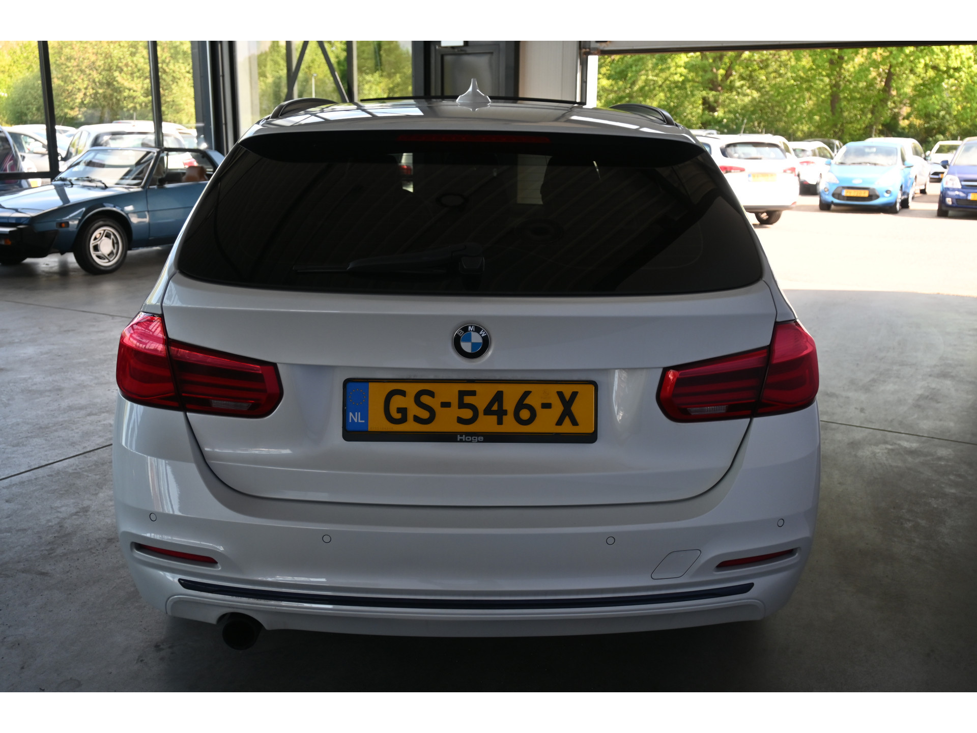 BMW 3-serie Touring 318i Luxury Clima Navigatie LED Panoramadak 18'Inch Goed Onderhouden! Inruil Mogelijk!