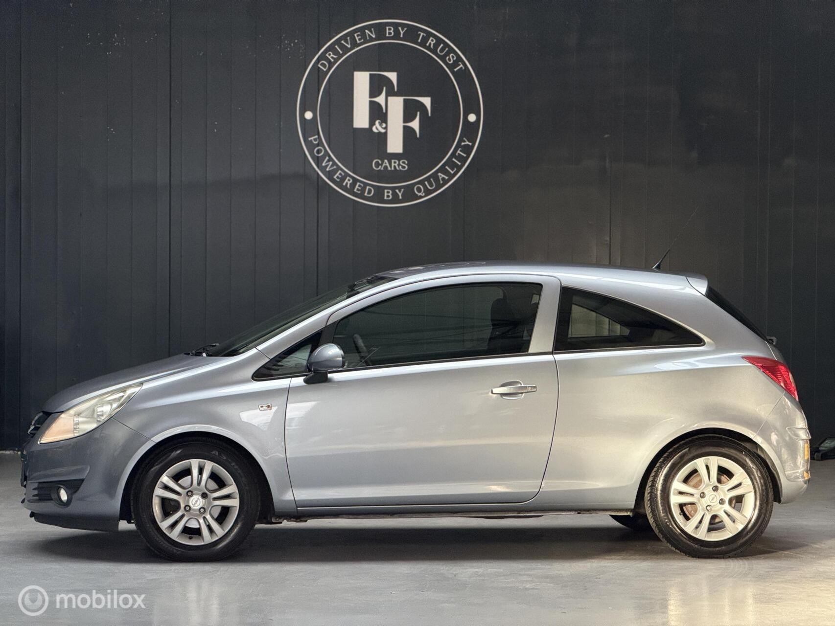 Opel Corsa 1.4-16V Cosmo| Vol Automaat | NAP | Cruise |Airco