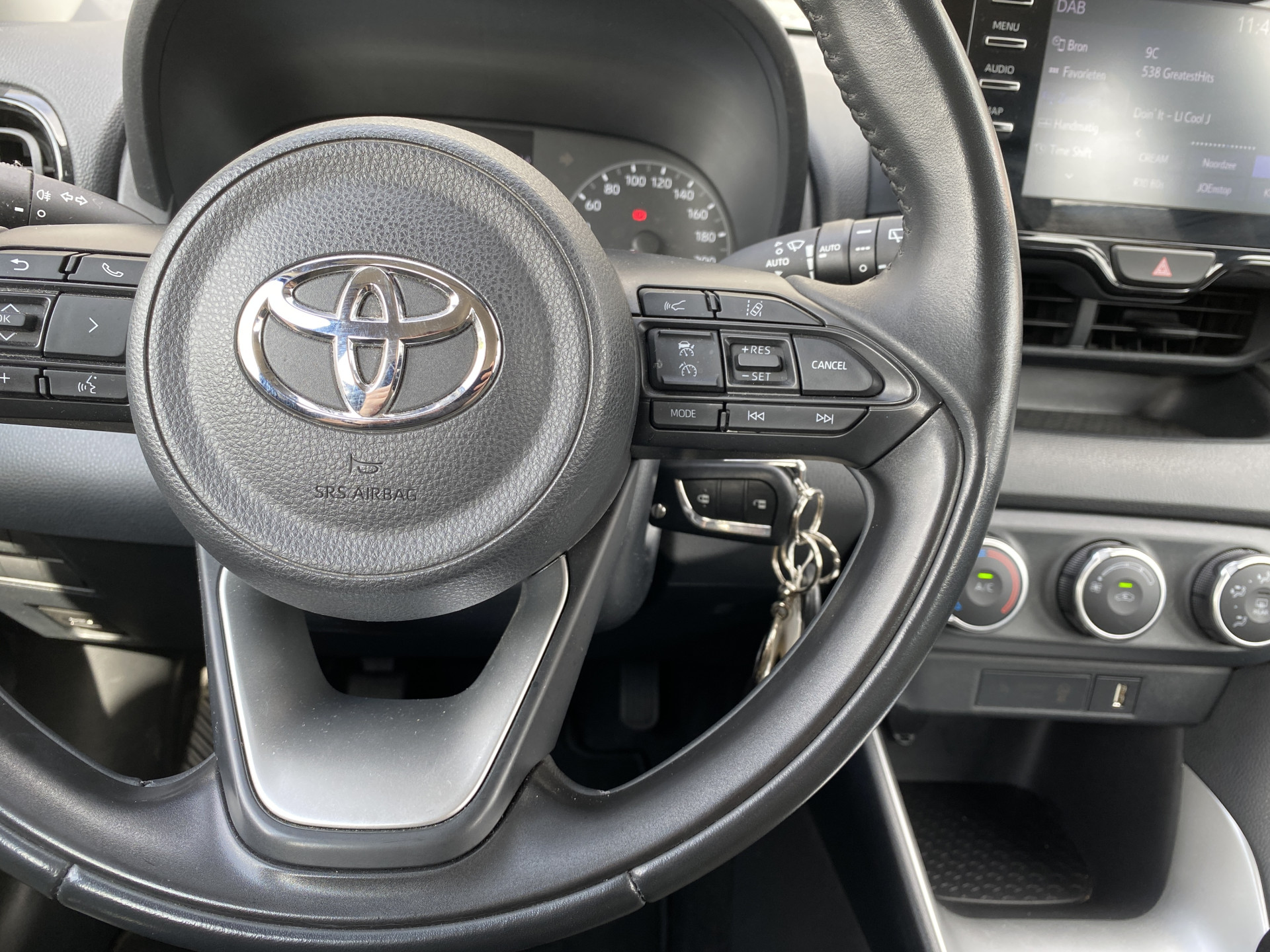 Toyota Yaris 1.0 VVT-i Active | 1e eigenaar | apple carplay/android auto | trekhaak | camera | adaptieve cruise | BTW