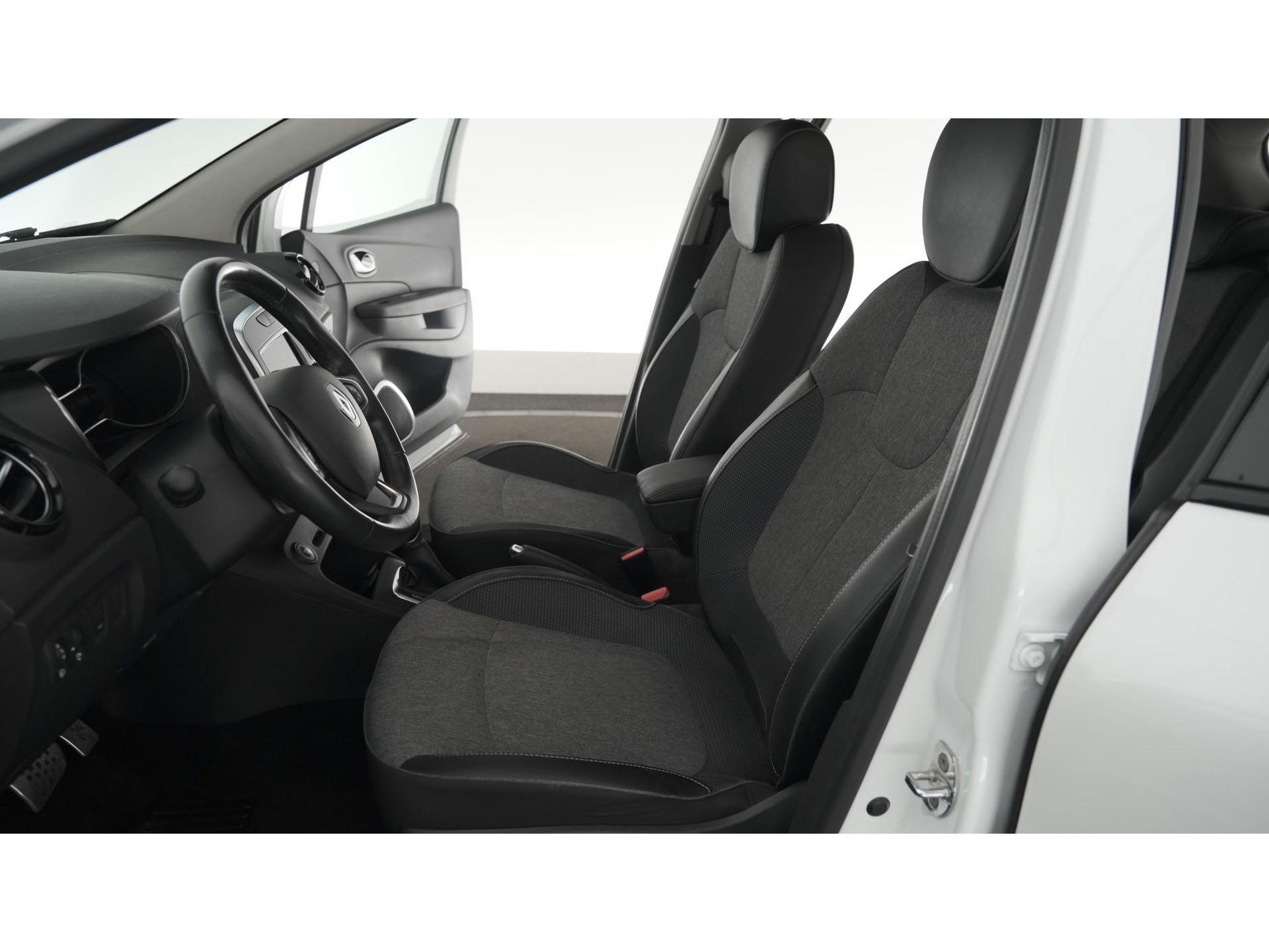 Renault Captur 1.3 TCe Intens | Trekhaak afneembaar | Navigatie | Parkeersensoren